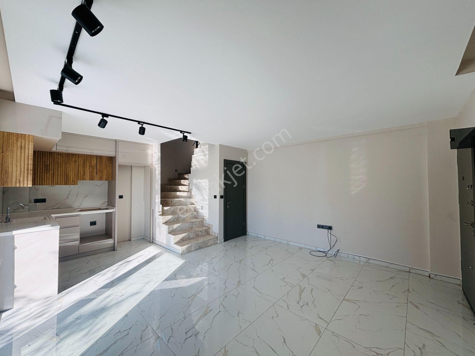 İzmir Seferihisar Atatürk Mahallesi’nde Denize Sıfır Müstakil Tapulu 3+1 Tripleks Yazlık Villa - Görsel 14