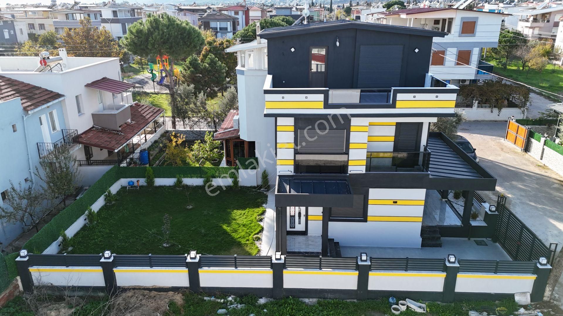 İzmir Seferihisar Doğanbey'de 210m2 Bağımsız Lüks Bahçeli Satılık 3+1 Villa