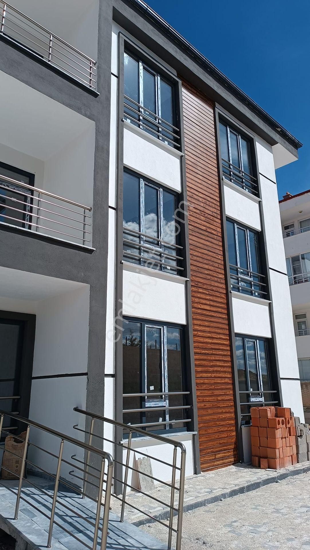 Emrah Çiftci'den Selçuklu Selahaddin Eyyubi Mah.kelebekler Vadisi Civarı Satılık 3+1 Lüks Daire