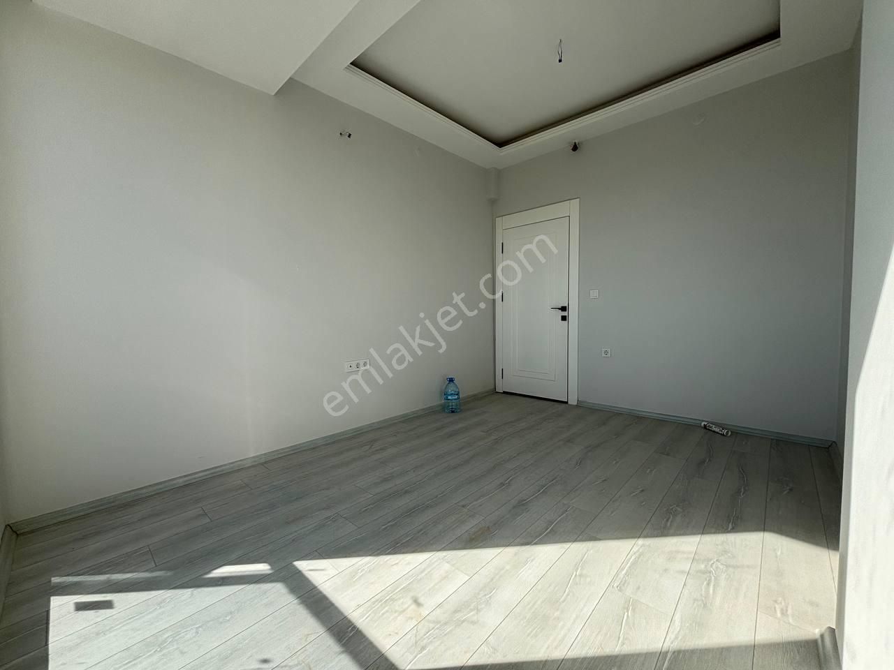 Havalimanı Dibinde Lara Plajlarına Yakın Yüzme Havuzlu Katta 1+1 Daire - Görsel 12