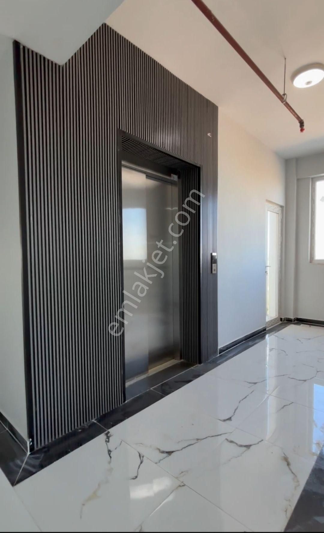 Havalimanı Dibinde Lara Plajlarına Yakın Yüzme Havuzlu Katta 1+1 Daire - Görsel 17