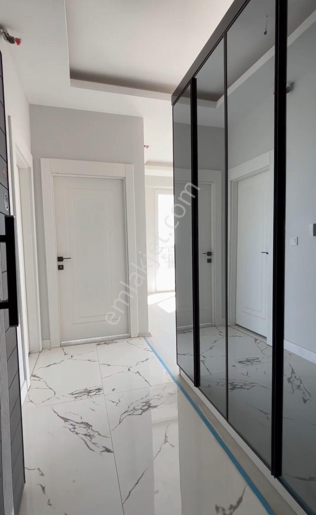 Havalimanı Dibinde Lara Plajlarına Yakın Yüzme Havuzlu Katta 1+1 Daire - Görsel 15