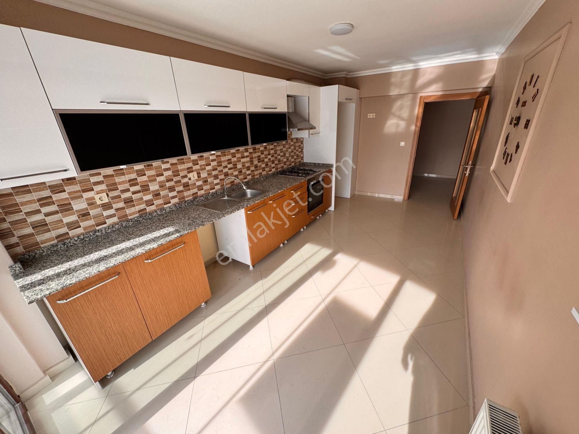 Etlik Şehir Hastanesi Yakını Site İçerisinde Manzaralı E. Banyolu 4+1 Satılık Daire