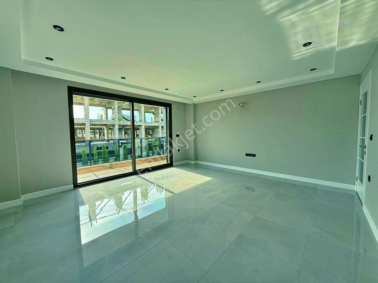 Uytundan Akçay'da Özel Otoparklı Sıfır 3+1 Lüks Villa - Görsel 5