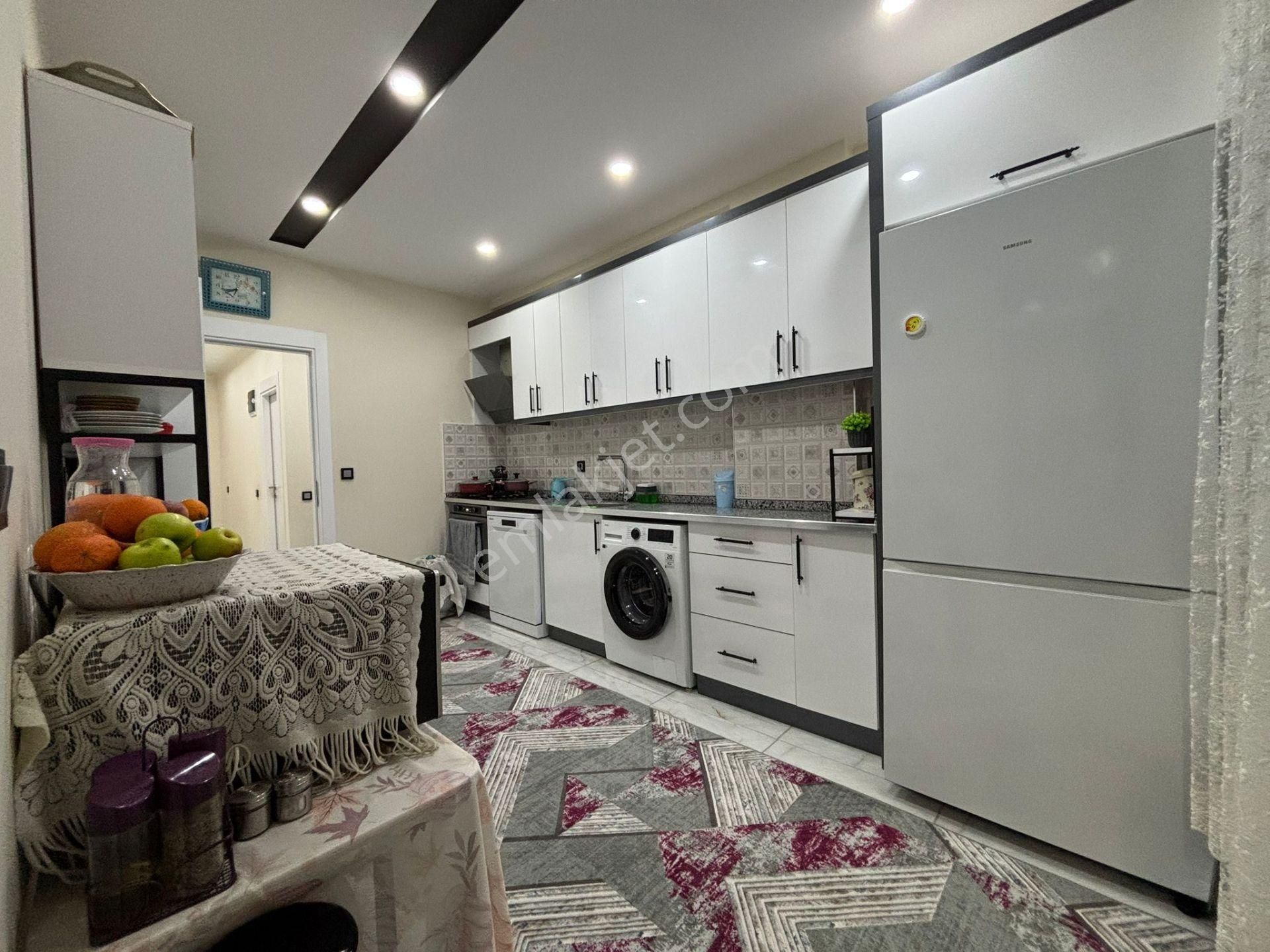 Tramvay Yakını Ebeveyn Banyolu Yüzme Havuzlu Katta Geniş 3+1 Daire - Görsel 2