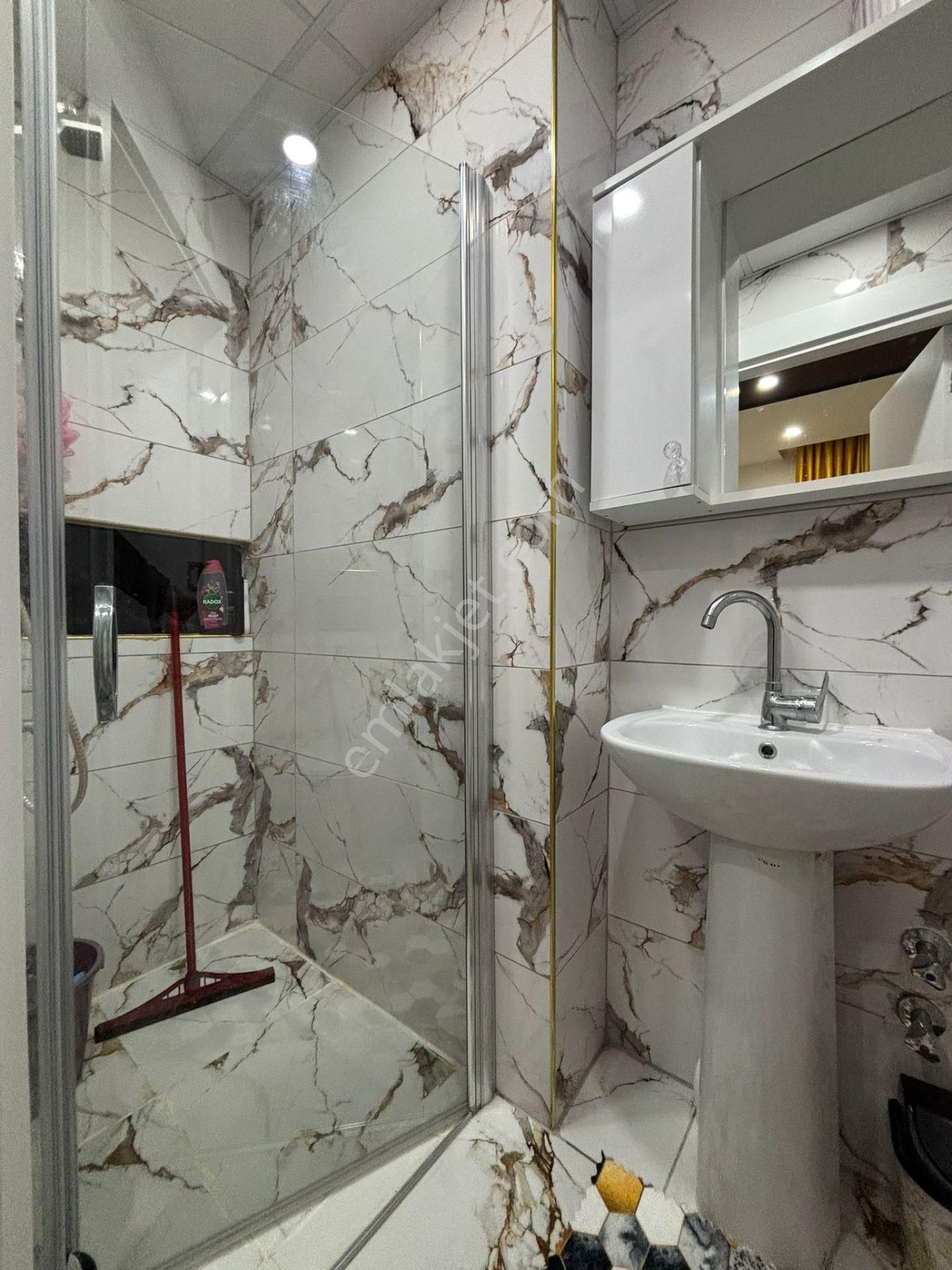 Tramvay Yakını Ebeveyn Banyolu Yüzme Havuzlu Katta Geniş 3+1 Daire - Görsel 10