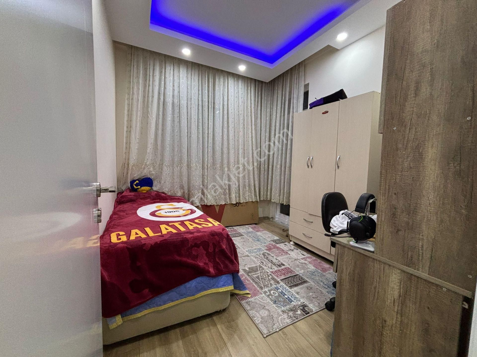 Tramvay Yakını Ebeveyn Banyolu Yüzme Havuzlu Katta Geniş 3+1 Daire - Görsel 11