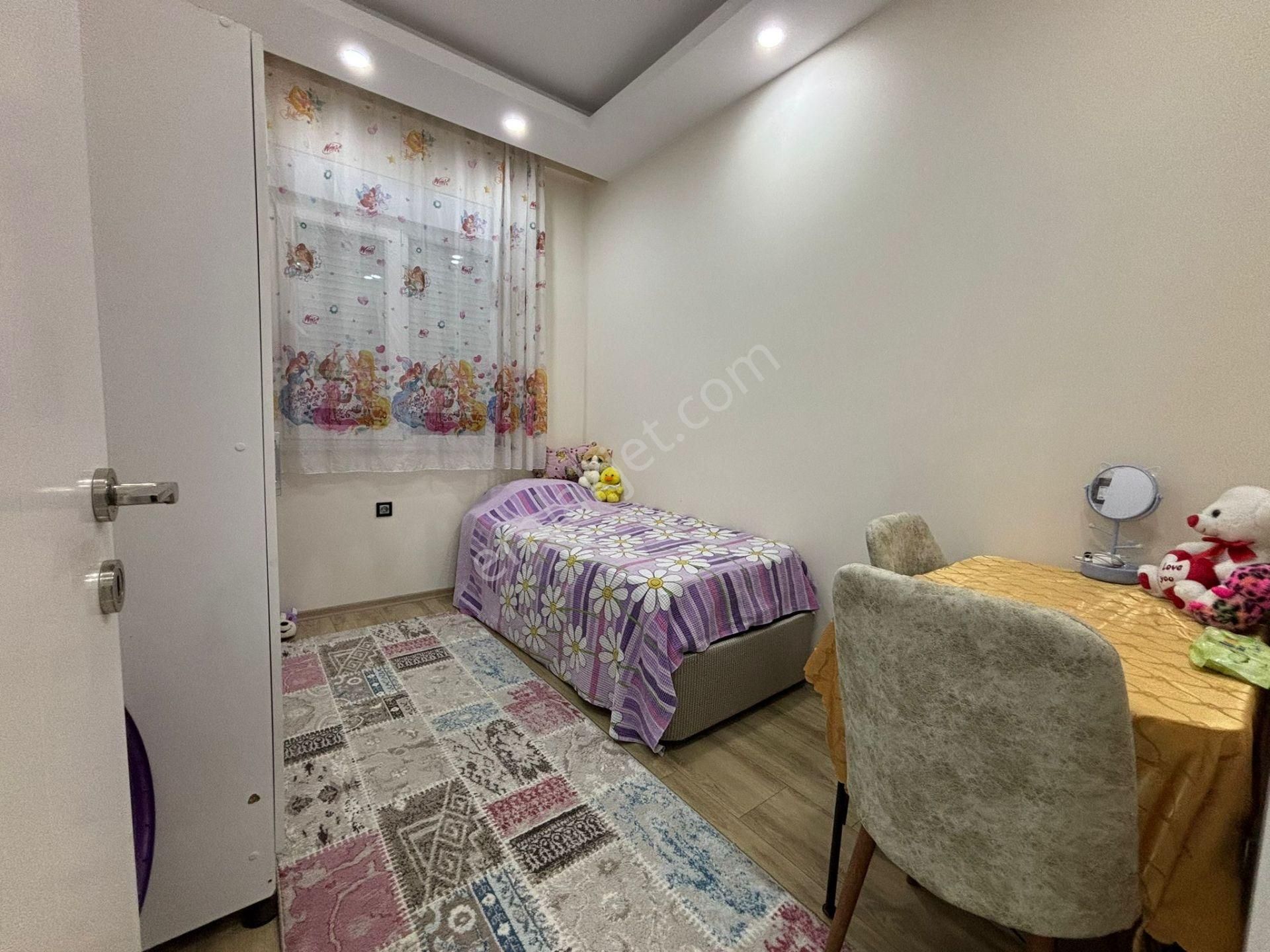 Tramvay Yakını Ebeveyn Banyolu Yüzme Havuzlu Katta Geniş 3+1 Daire - Görsel 17