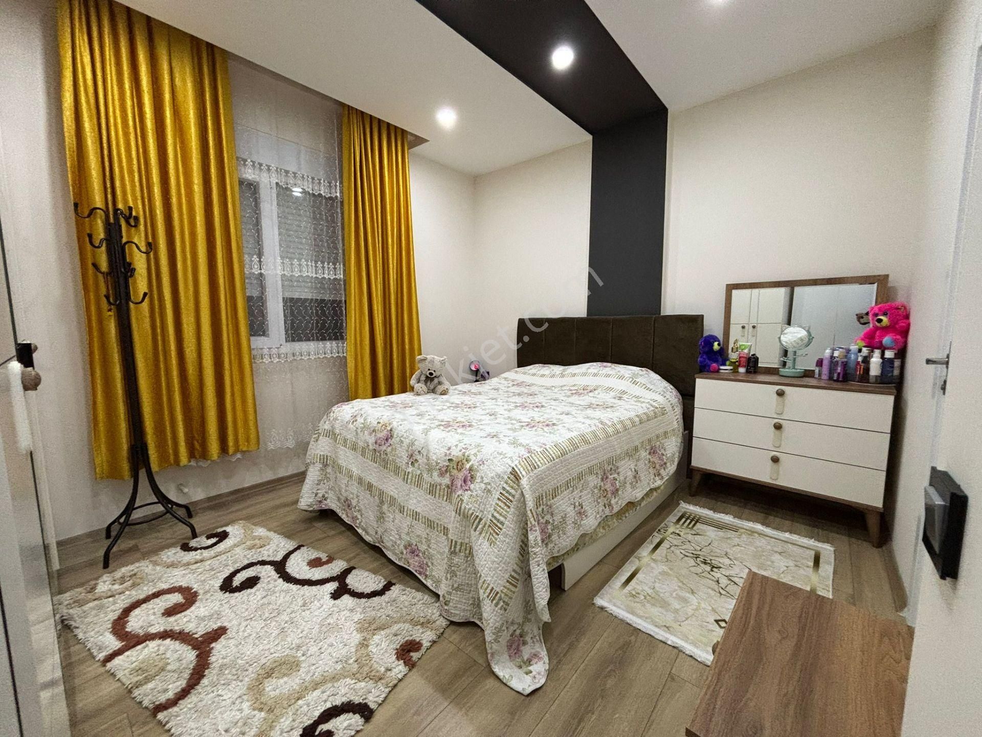 Tramvay Yakını Ebeveyn Banyolu Yüzme Havuzlu Katta Geniş 3+1 Daire - Görsel 7