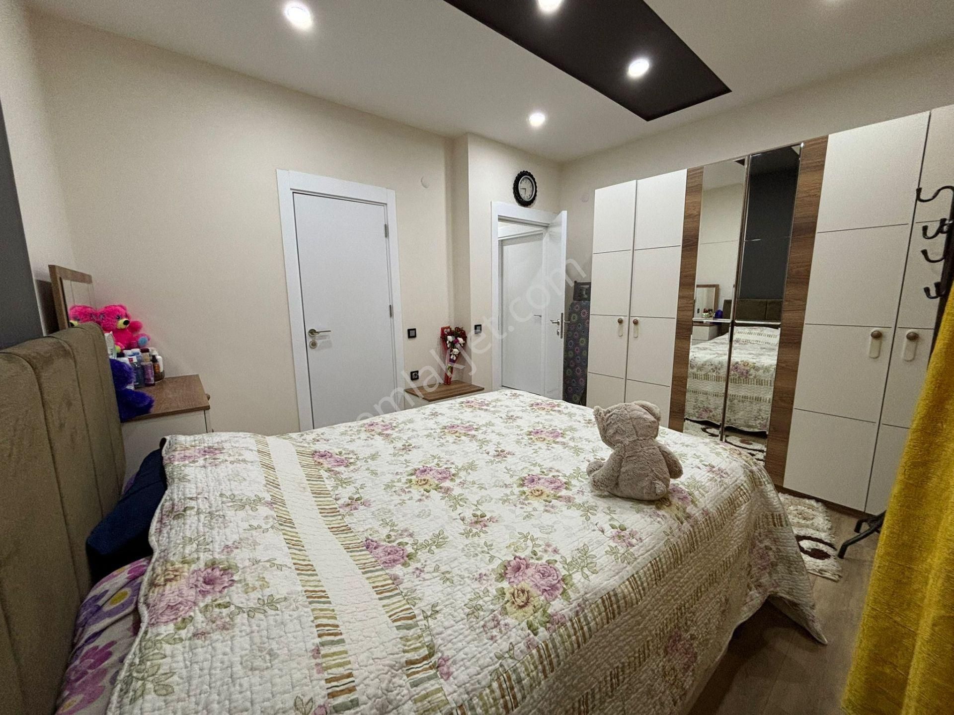 Tramvay Yakını Ebeveyn Banyolu Yüzme Havuzlu Katta Geniş 3+1 Daire - Görsel 8