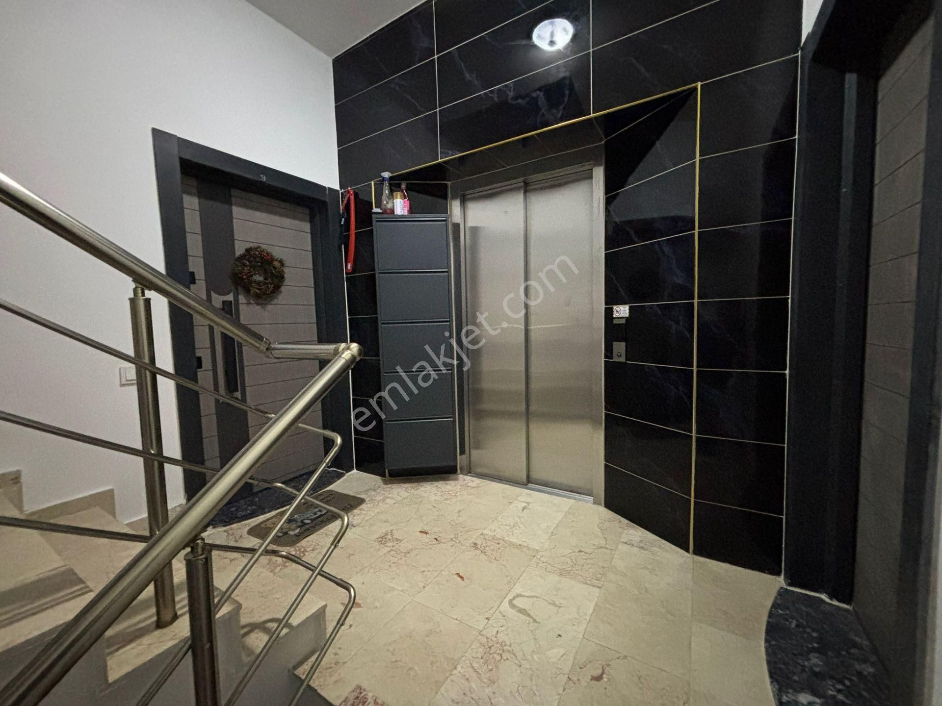 Tramvay Yakını Ebeveyn Banyolu Yüzme Havuzlu Katta Geniş 3+1 Daire - Görsel 24