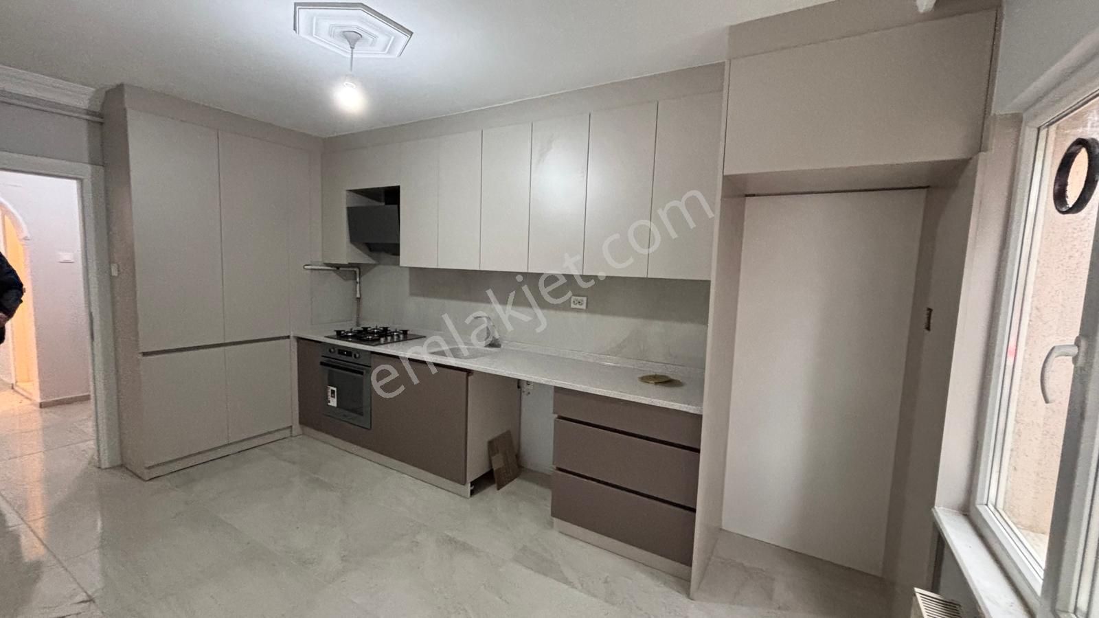 Barış Mahallesi Fsm Metroya 50 Metre 3+1 Kombili Daire