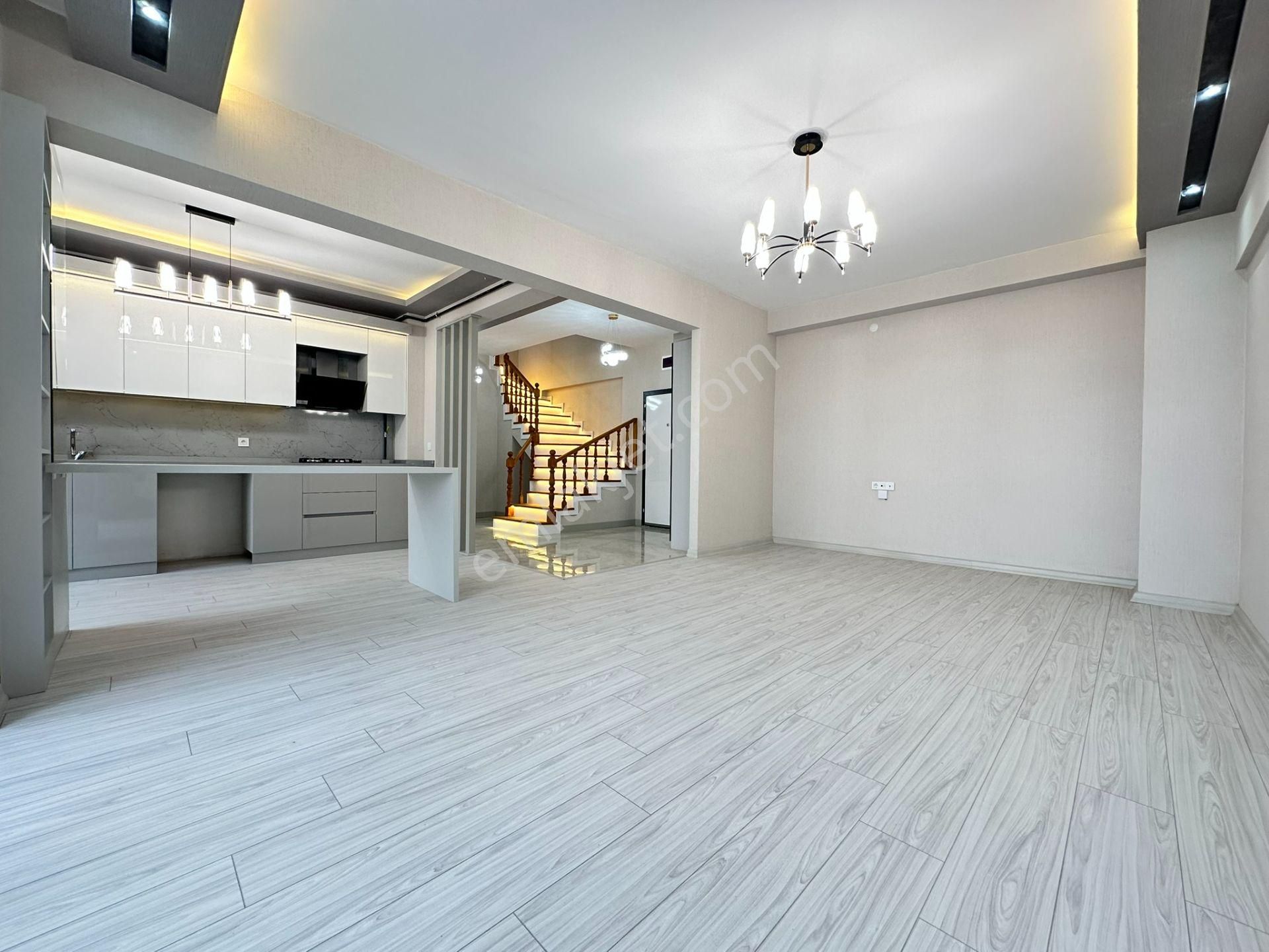 Pursaklar Mehmet Zengin Emlak'tan Otoparklı 3 Banyolu 2 Mutfaklı 3.kat Dubleks Daire - Görsel 19