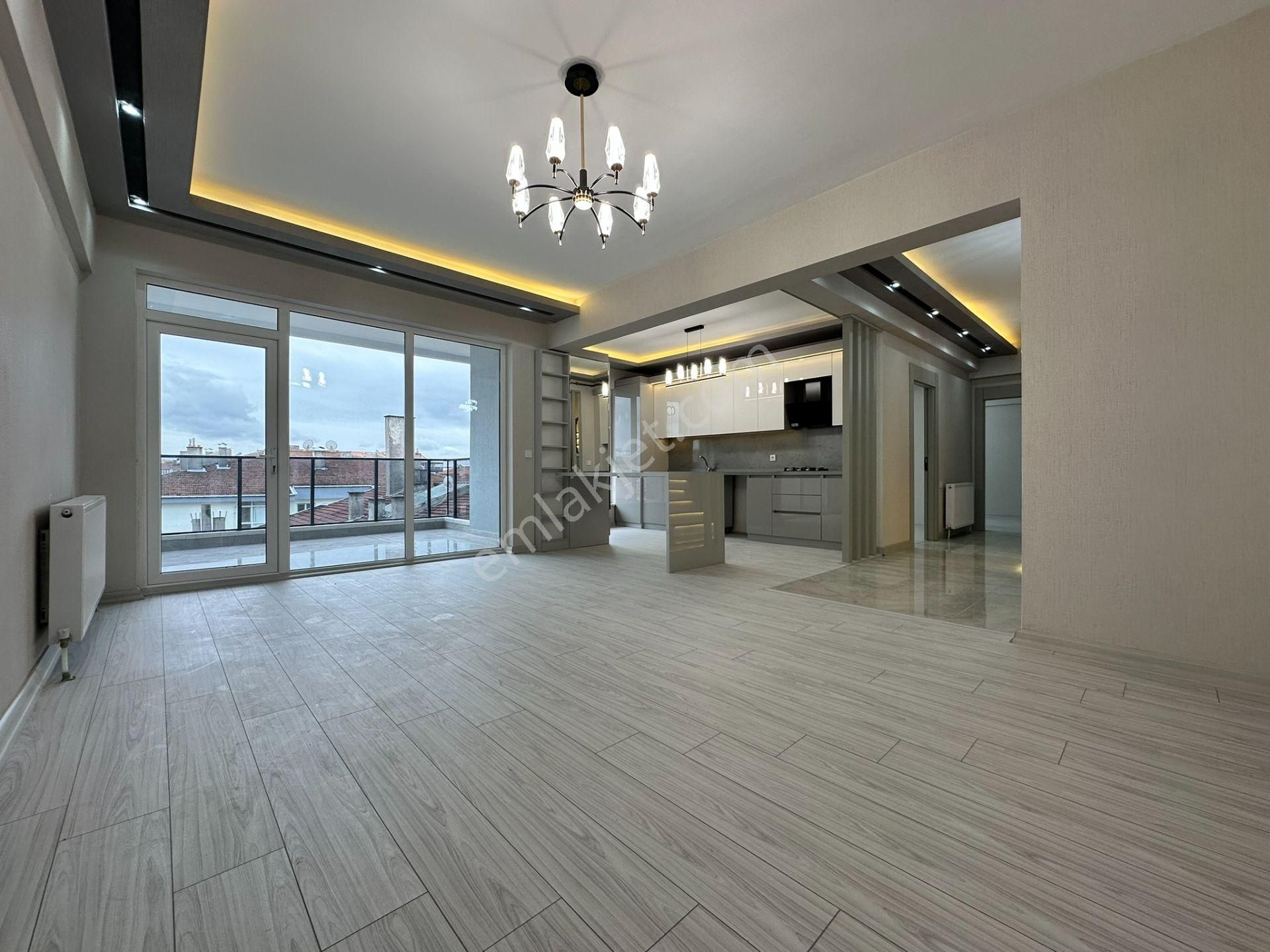 Pursaklar Mehmet Zengin Emlak'tan Otoparklı 3 Banyolu 2 Mutfaklı 3.kat Dubleks Daire - Görsel 17