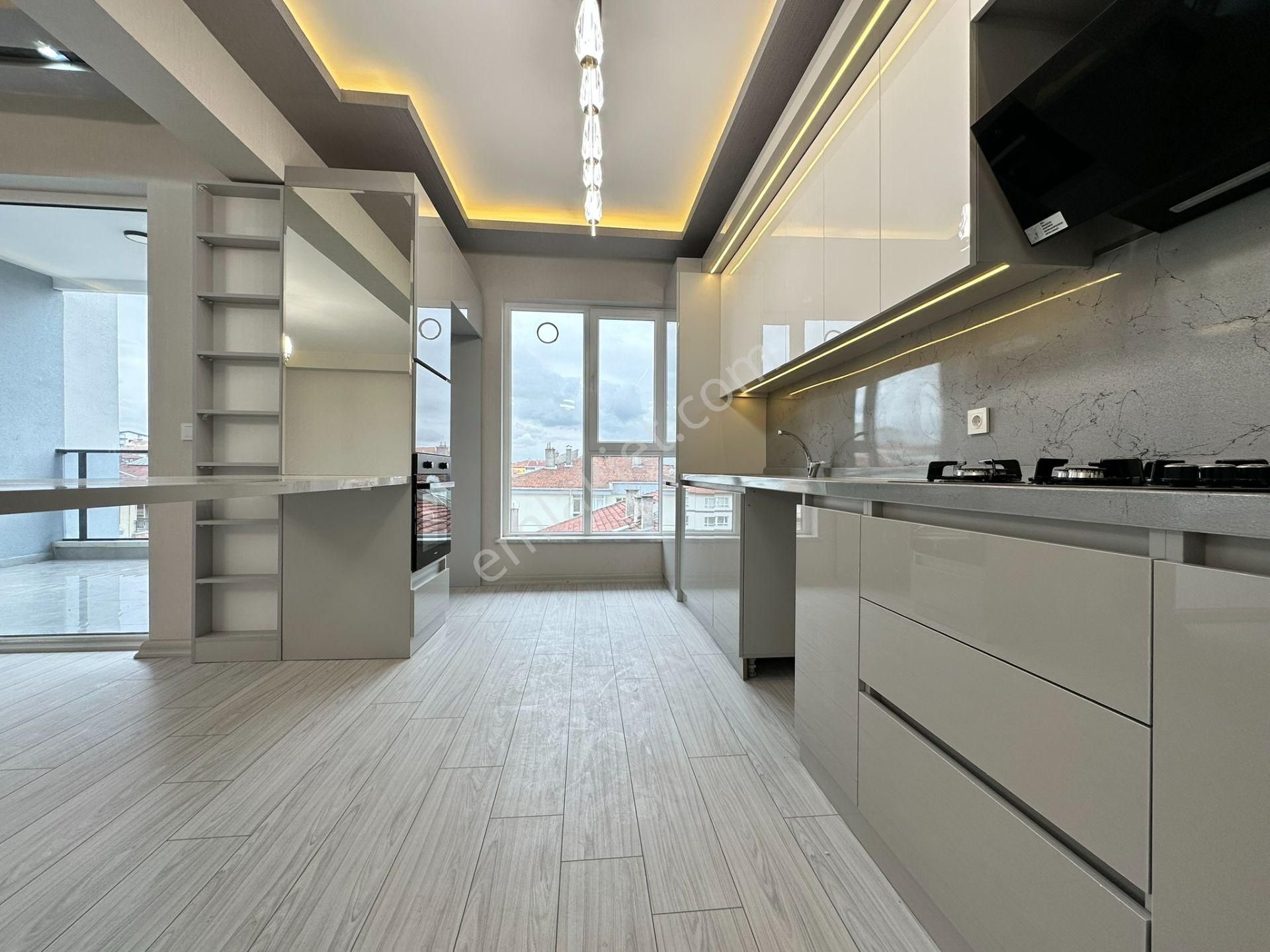 Pursaklar Mehmet Zengin Emlak'tan Otoparklı 3 Banyolu 2 Mutfaklı 3.kat Dubleks Daire - Görsel 15