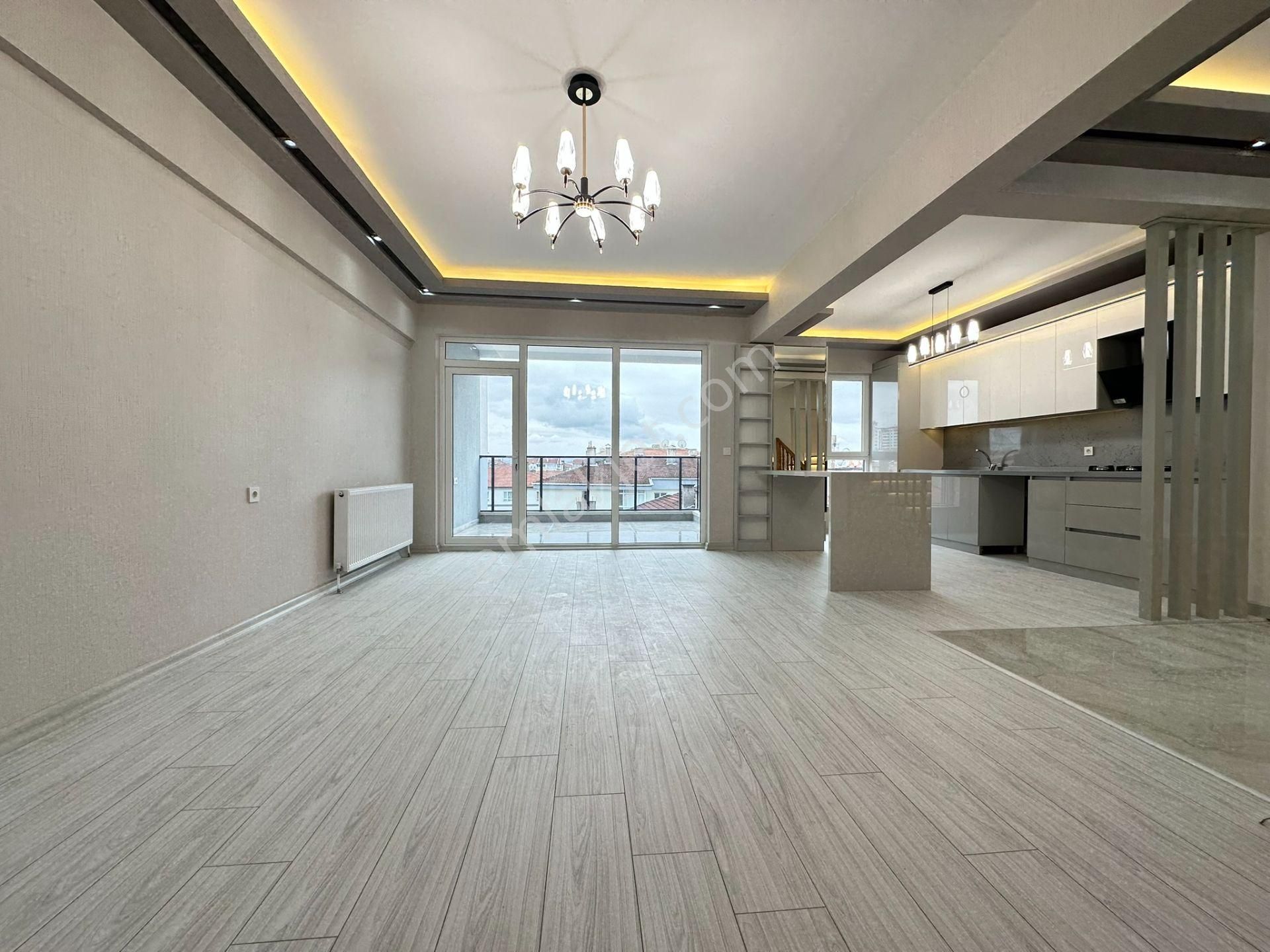 Pursaklar Mehmet Zengin Emlak'tan Otoparklı 3 Banyolu 2 Mutfaklı 3.kat Dubleks Daire - Görsel 16