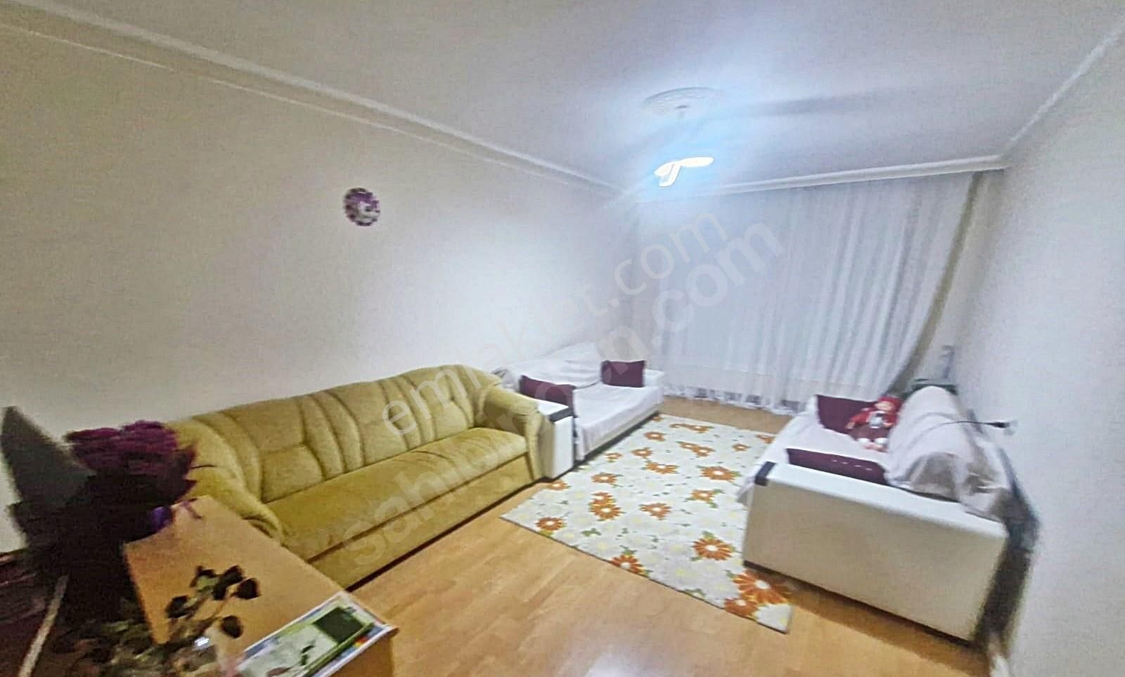 Divan Konutları Ve Sanatoryum Caddesi Yakını Salon Bağımsız