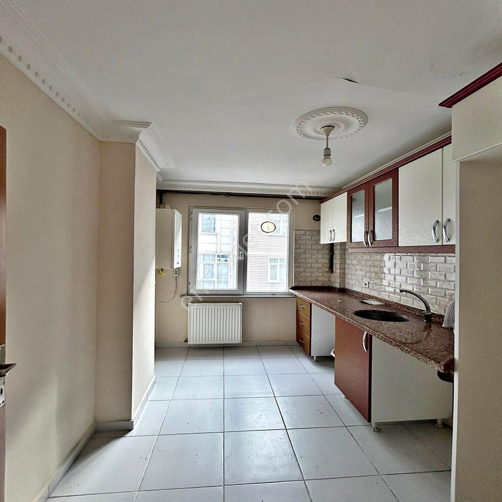 Selahattin Eyyübi Mahallesinde 2+1 Kiralık Balkonlu Ara Kat Daire