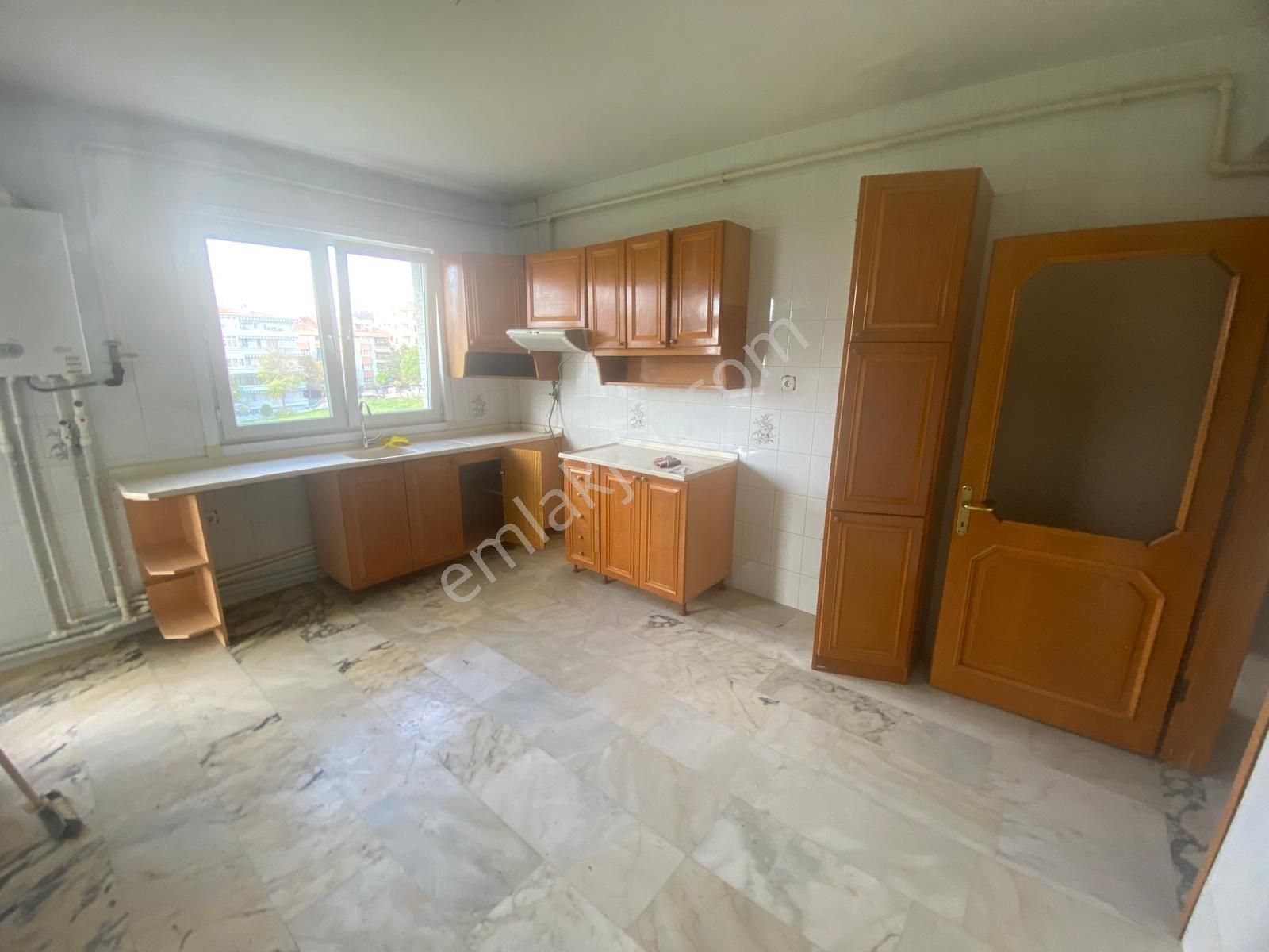 Full Denşz Manzaralı 5+2 Sağlam Binada 230m2 Asansörlğ Kiralık Dublex Daire - Görsel 30