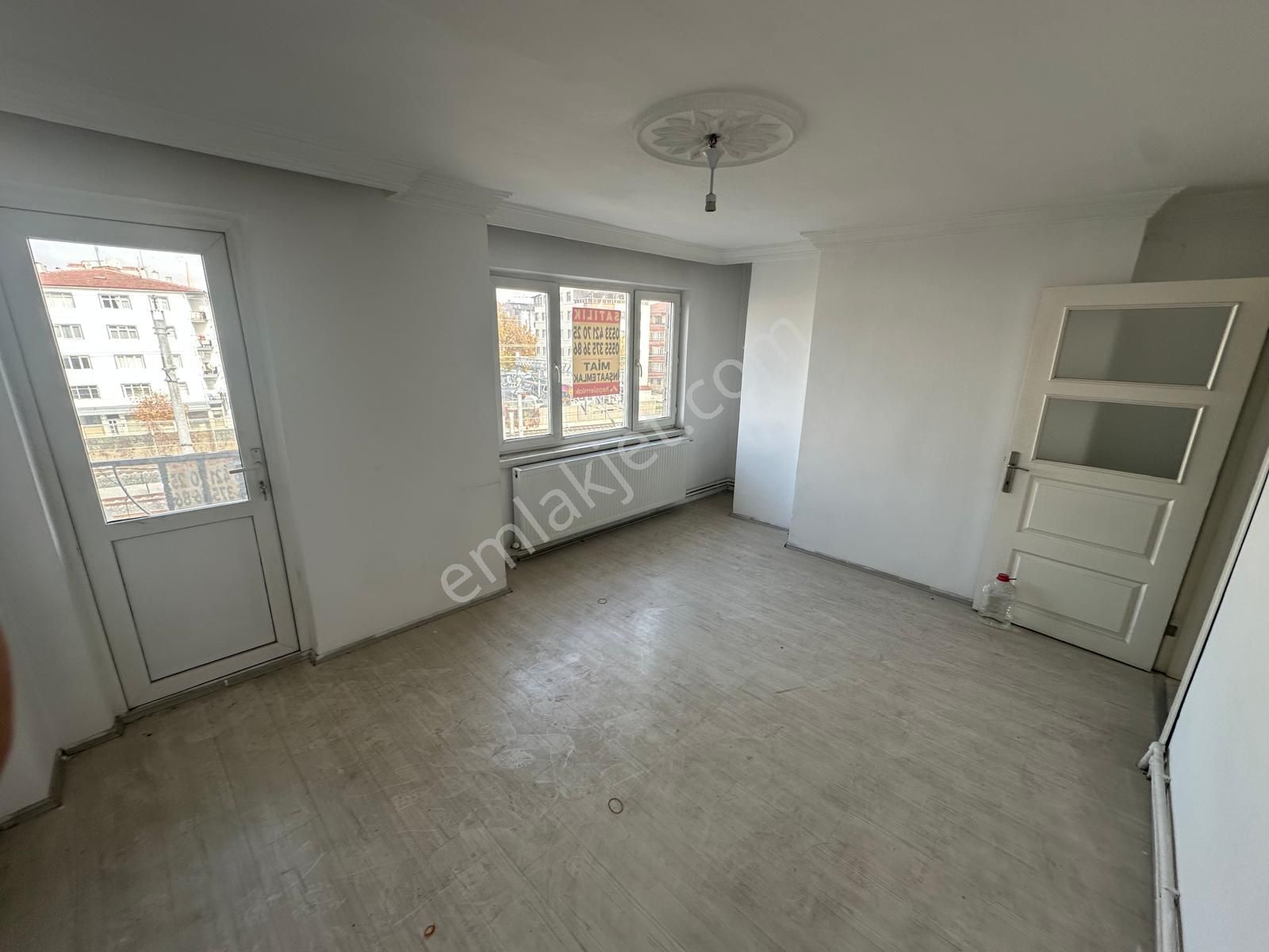 Emlak Danışmanım'dan Atatürk Mh Trene Yakın 3+1 Katta Salon Bağımsız Fırsat Dairesi - Görsel 2