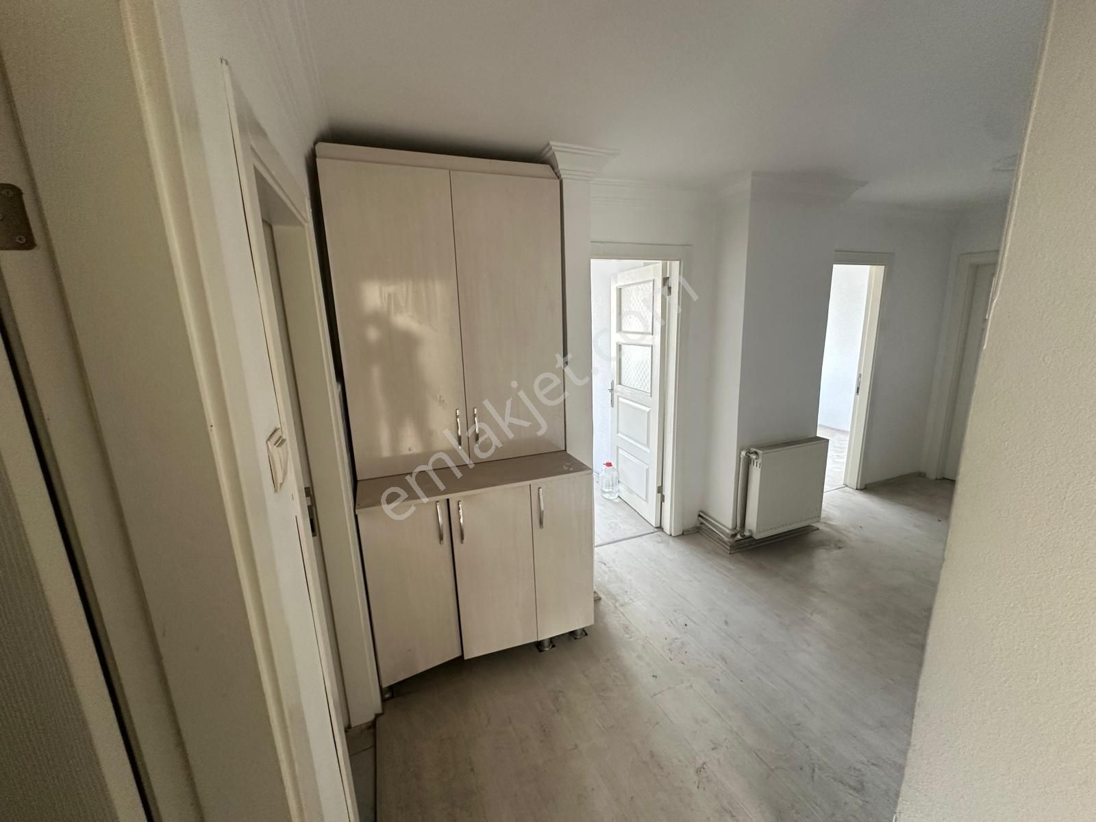 Emlak Danışmanım'dan Atatürk Mh Trene Yakın 3+1 Katta Salon Bağımsız Fırsat Dairesi - Görsel 3