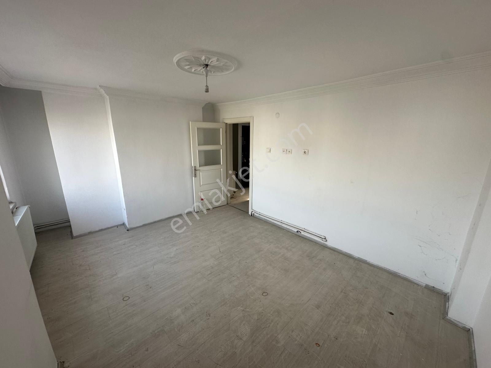 Emlak Danışmanım'dan Atatürk Mh Trene Yakın 3+1 Katta Salon Bağımsız Fırsat Dairesi - Görsel 16