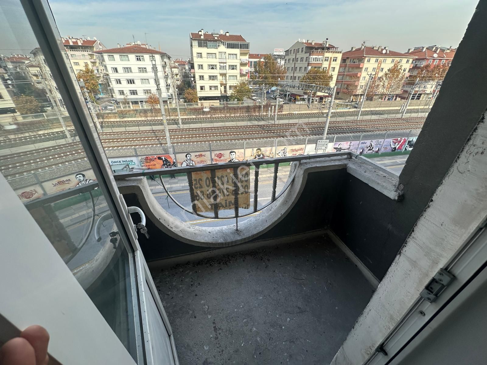 Emlak Danışmanım'dan Atatürk Mh Trene Yakın 3+1 Katta Salon Bağımsız Fırsat Dairesi - Görsel 4