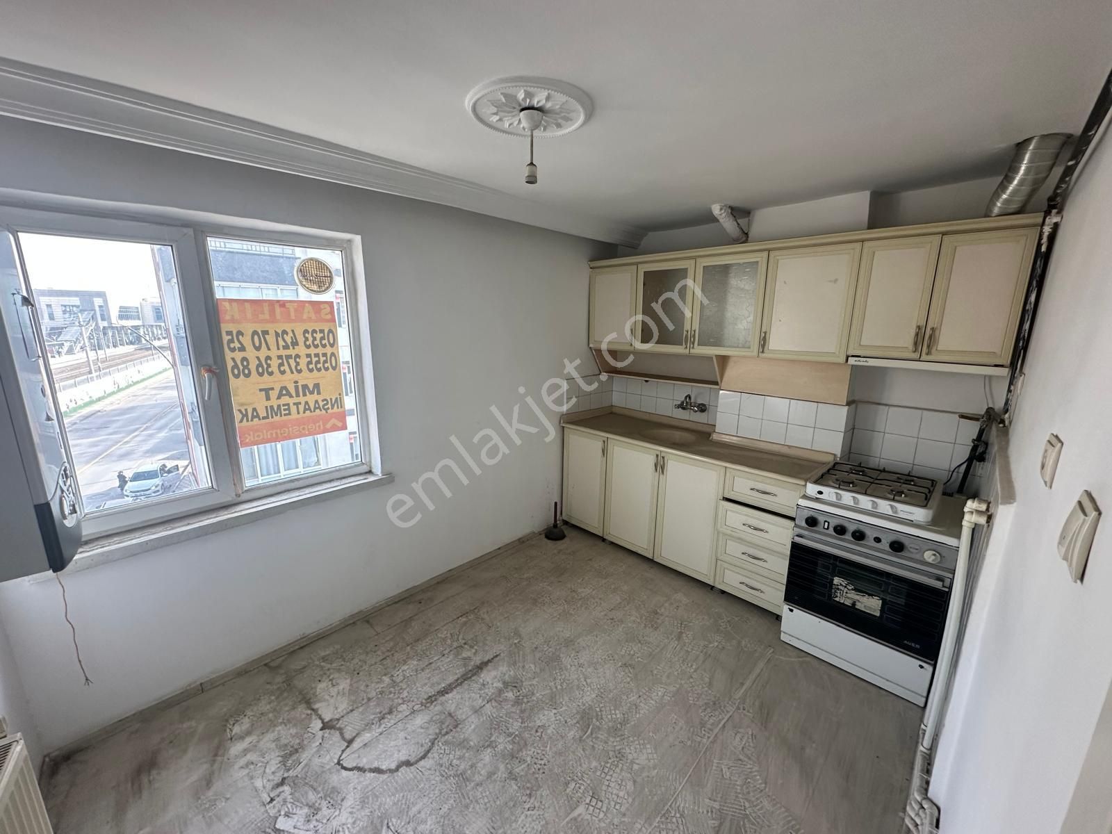 Emlak Danışmanım'dan Atatürk Mh Trene Yakın 3+1 Katta Salon Bağımsız Fırsat Dairesi