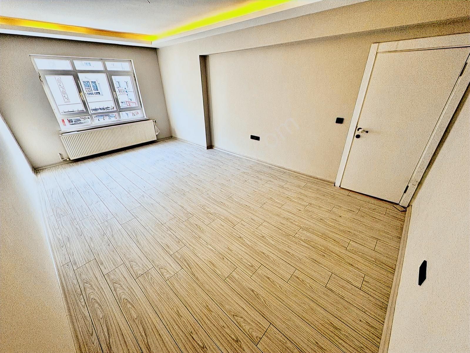 Alsancak Mah. Caddeye Paralel Geniş Lüks 3+1 Satılık Daire - Görsel 3