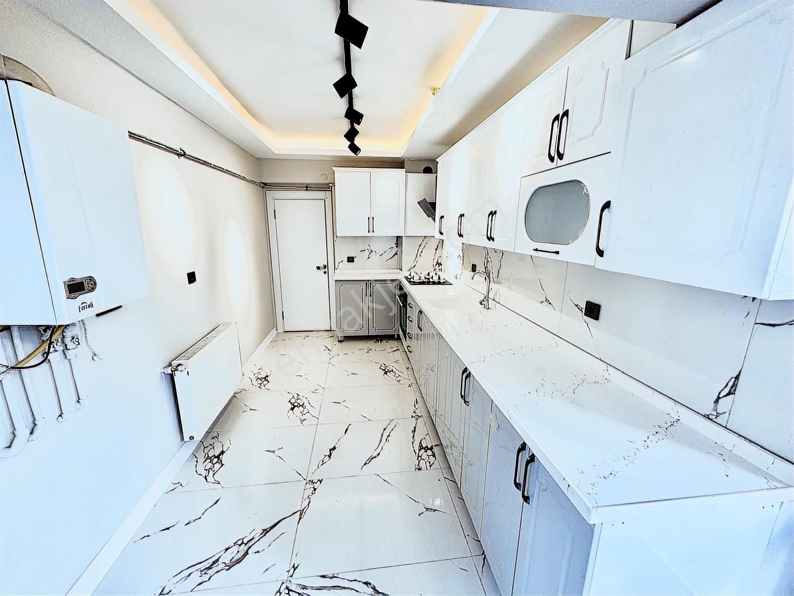 Alsancak Mah. Caddeye Paralel Geniş Lüks 3+1 Satılık Daire - Görsel 15