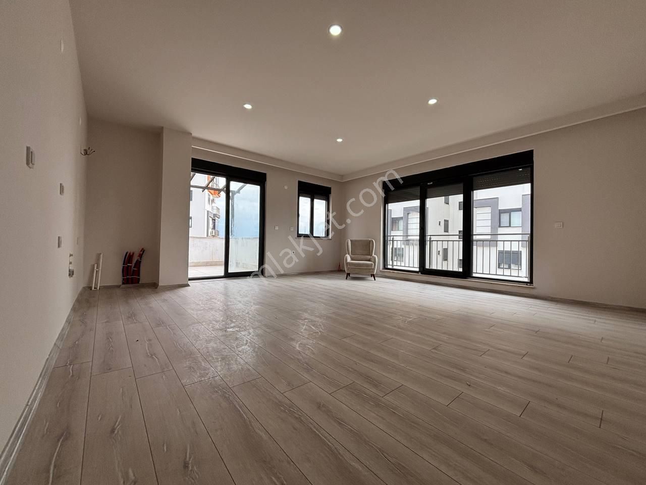 Yeni Şehir Hastane Yakınında Yüzme Havuzlu Şehir Manzarasına Hakim 6+1 Dubleks Daire - Görsel 7