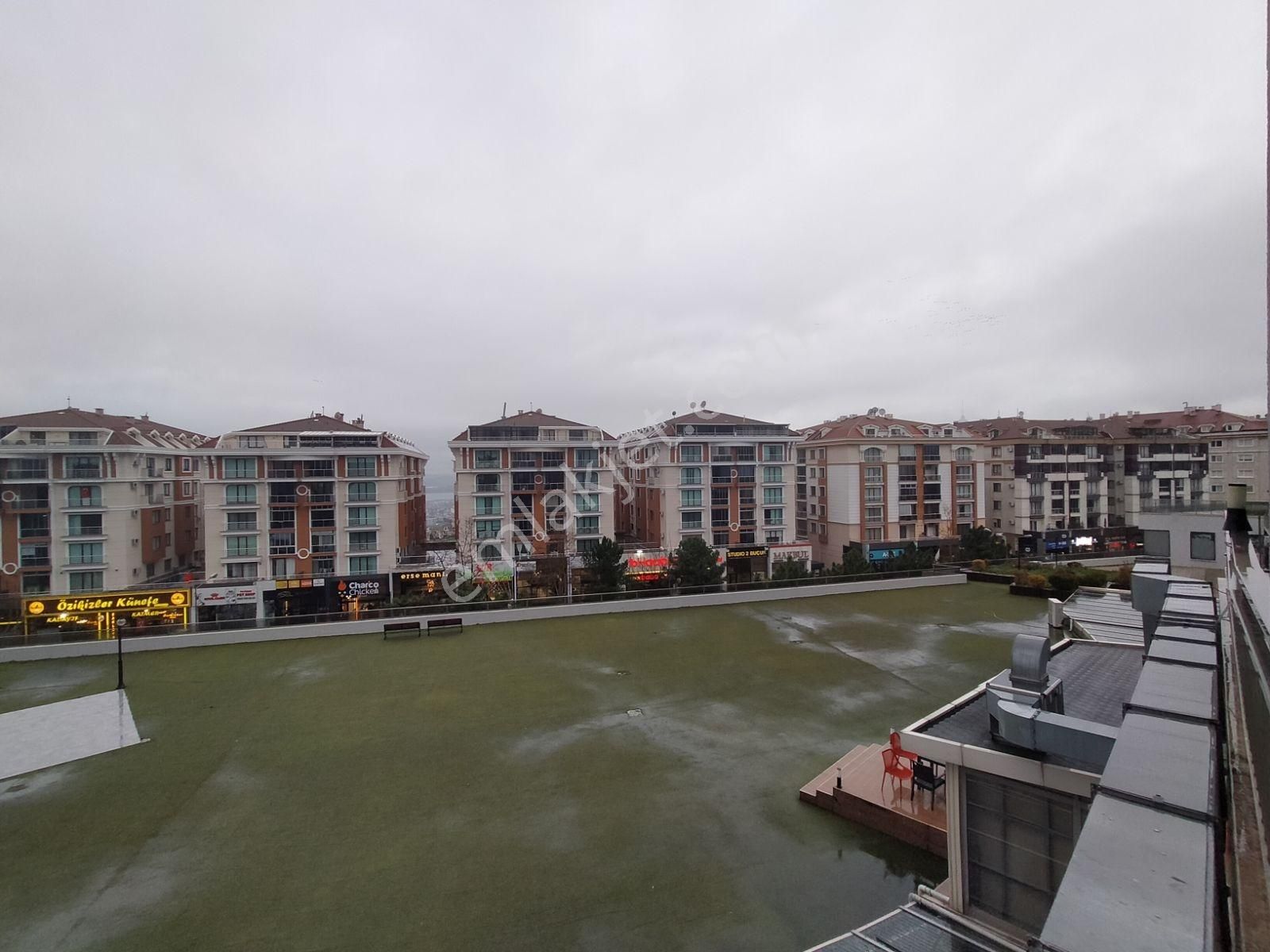 Beylikdüzü Kubis Park Teraslı 2+1 Eşyalı Kiralık Ofis