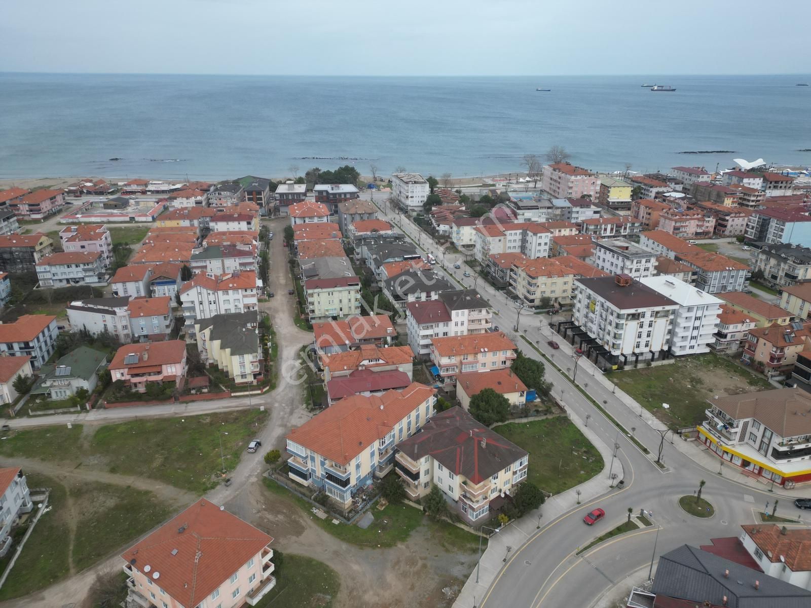Yalı Mah. Sağlık Ocağı Mevkii 2+1 Üçüncü Kat, Kombi Petekli Satılık Daire