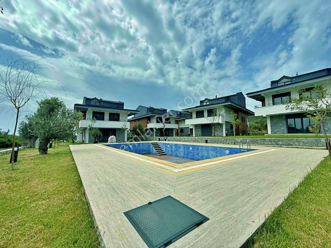 Uytundan Güre Oteller Bölgesinde Havuzlu Manzaralı Lüx 3+1 Villa - Görsel 13