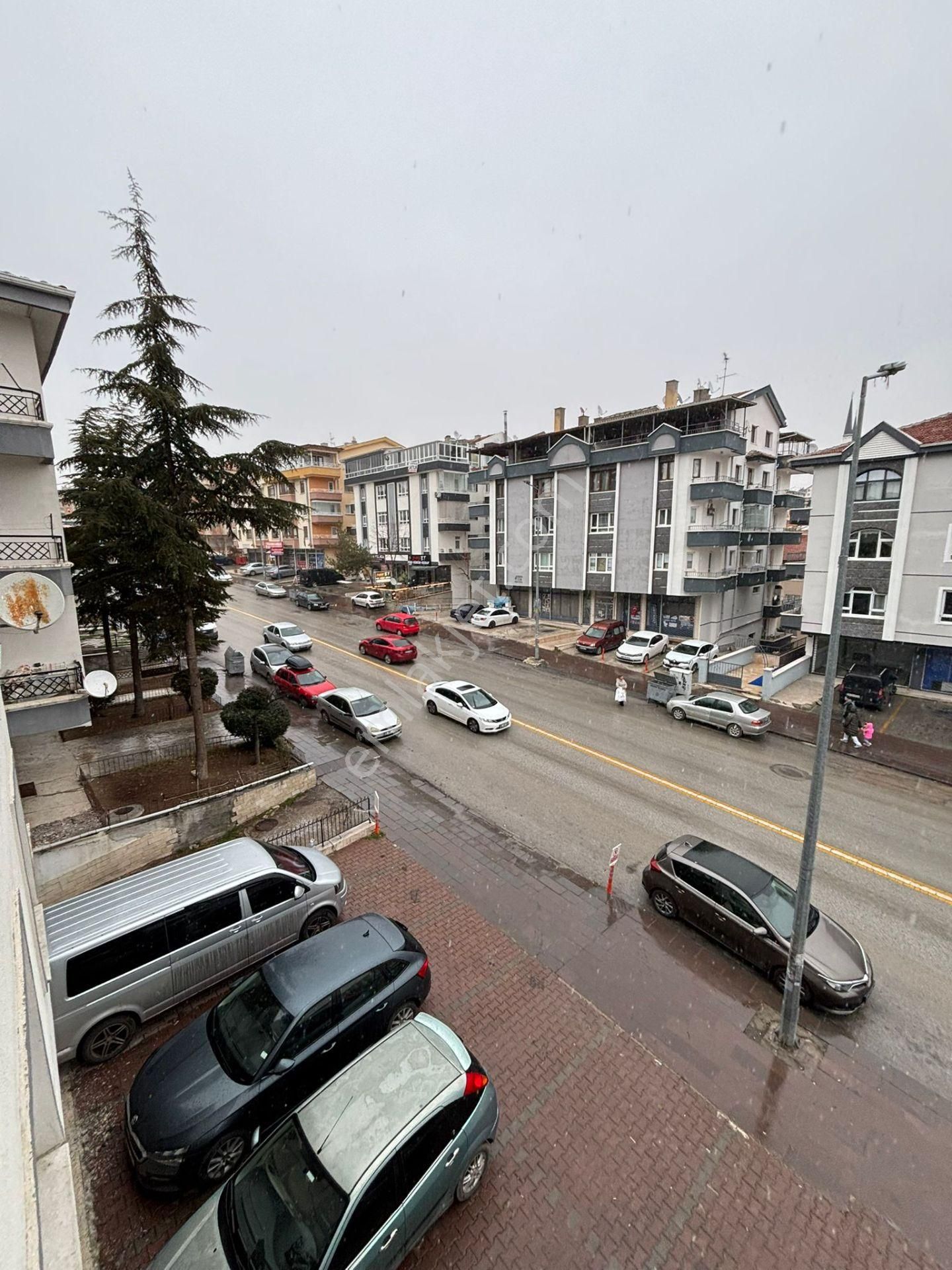 19 Mayıs Caddesi Üzeri Orta Kat 3+1 Ön Cephe Lüks Bağımsız Geniş - Görsel 20