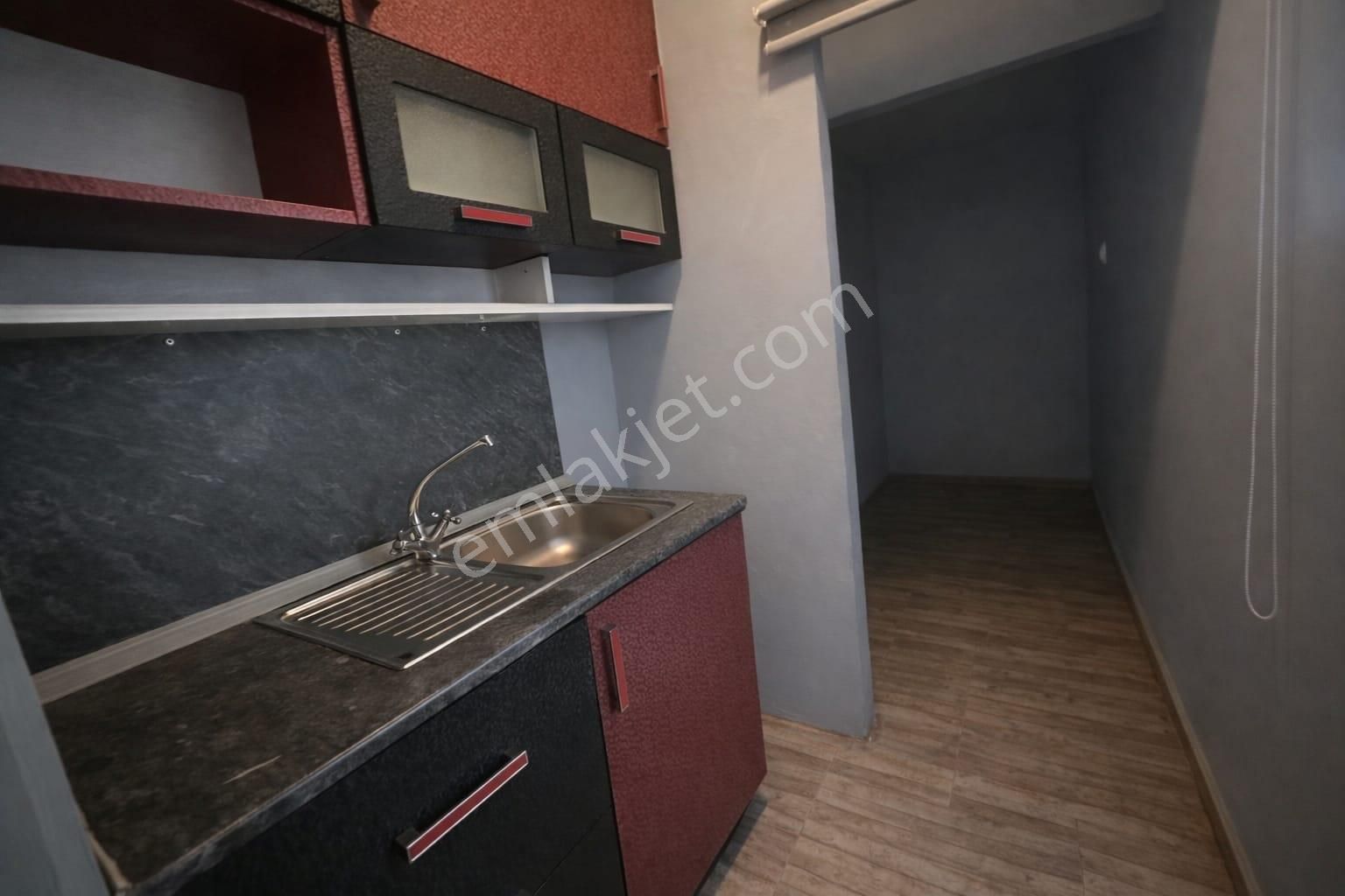 Göztepe Çiftehavuzlarda İşlek Caddede Otoparklı 40 M² Dükkan - Görsel 13