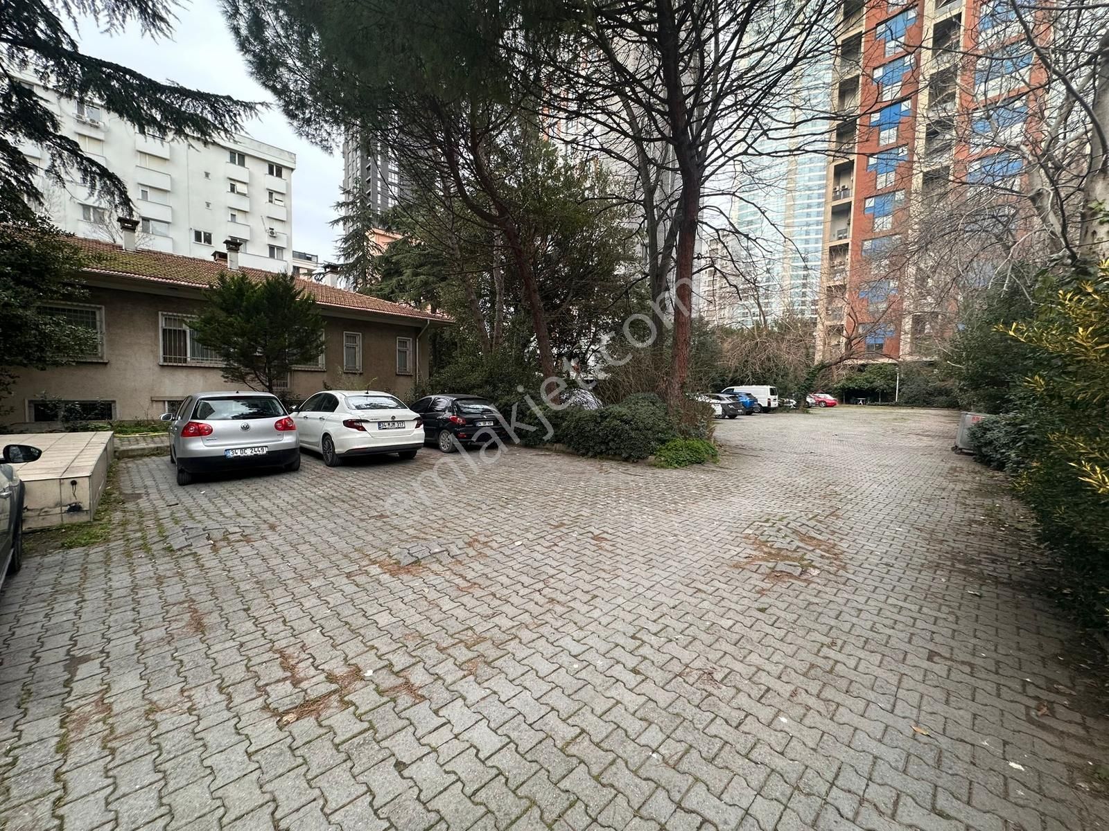 Göztepe Çiftehavuzlarda İşlek Caddede Otoparklı 40 M² Dükkan - Görsel 4
