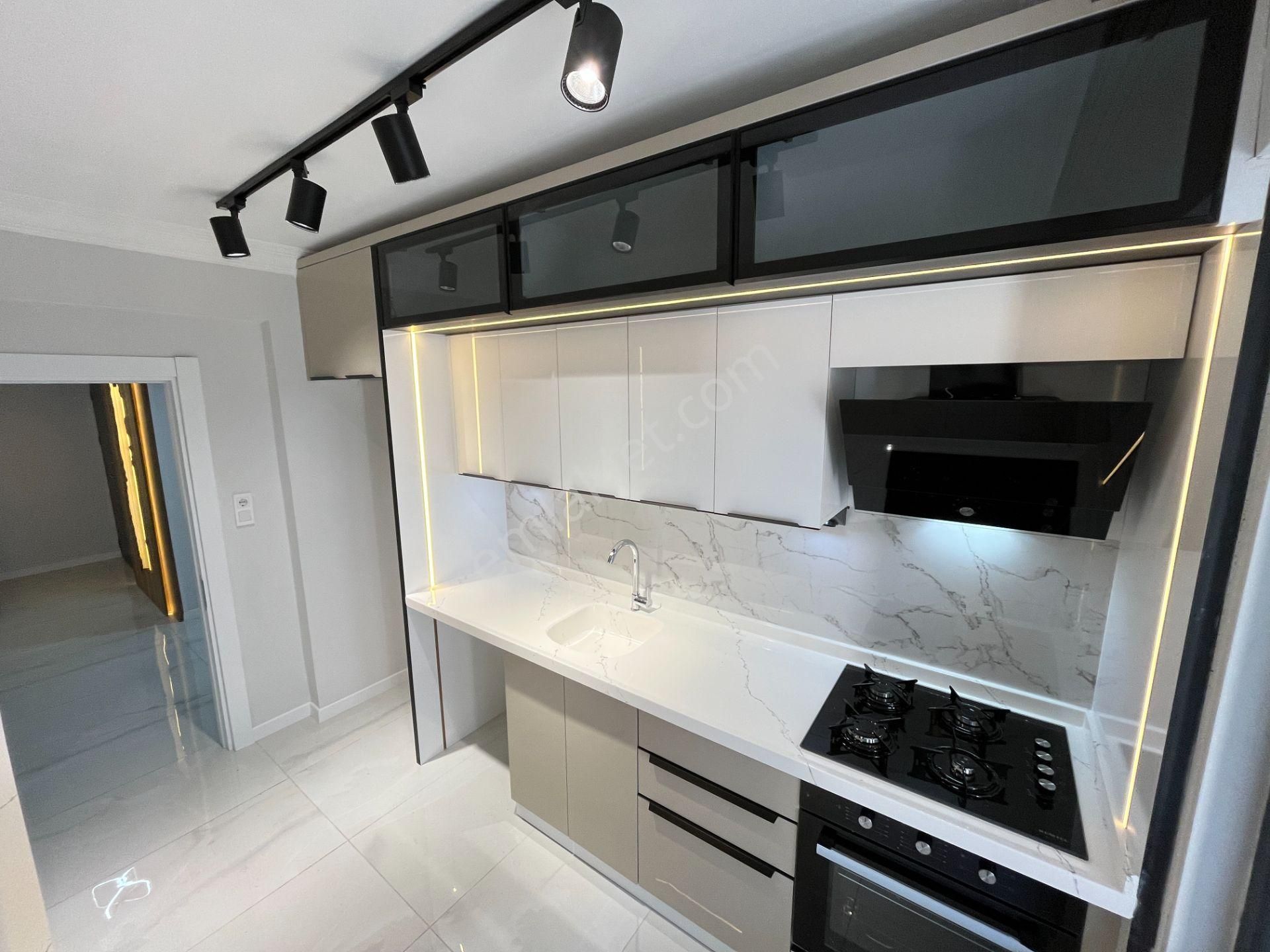 Cadde'den Lüks Tasarım Ön Cephe Geniş 3+1 Satılık Daire