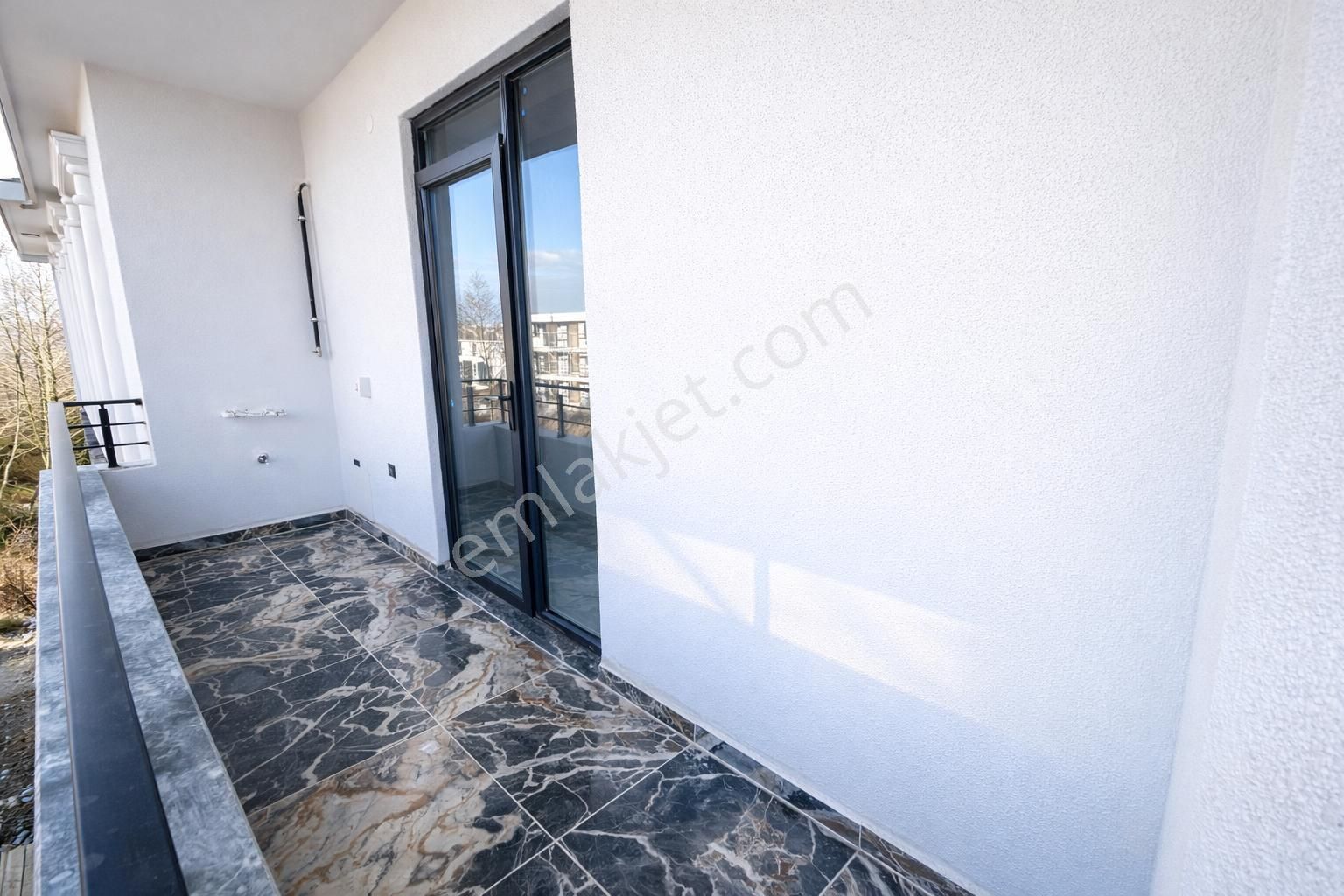 Karasuda Havuzlu Butik Sitede 2+1, Ayrı Mutfak, Yerden Isıtmalı - Görsel 15