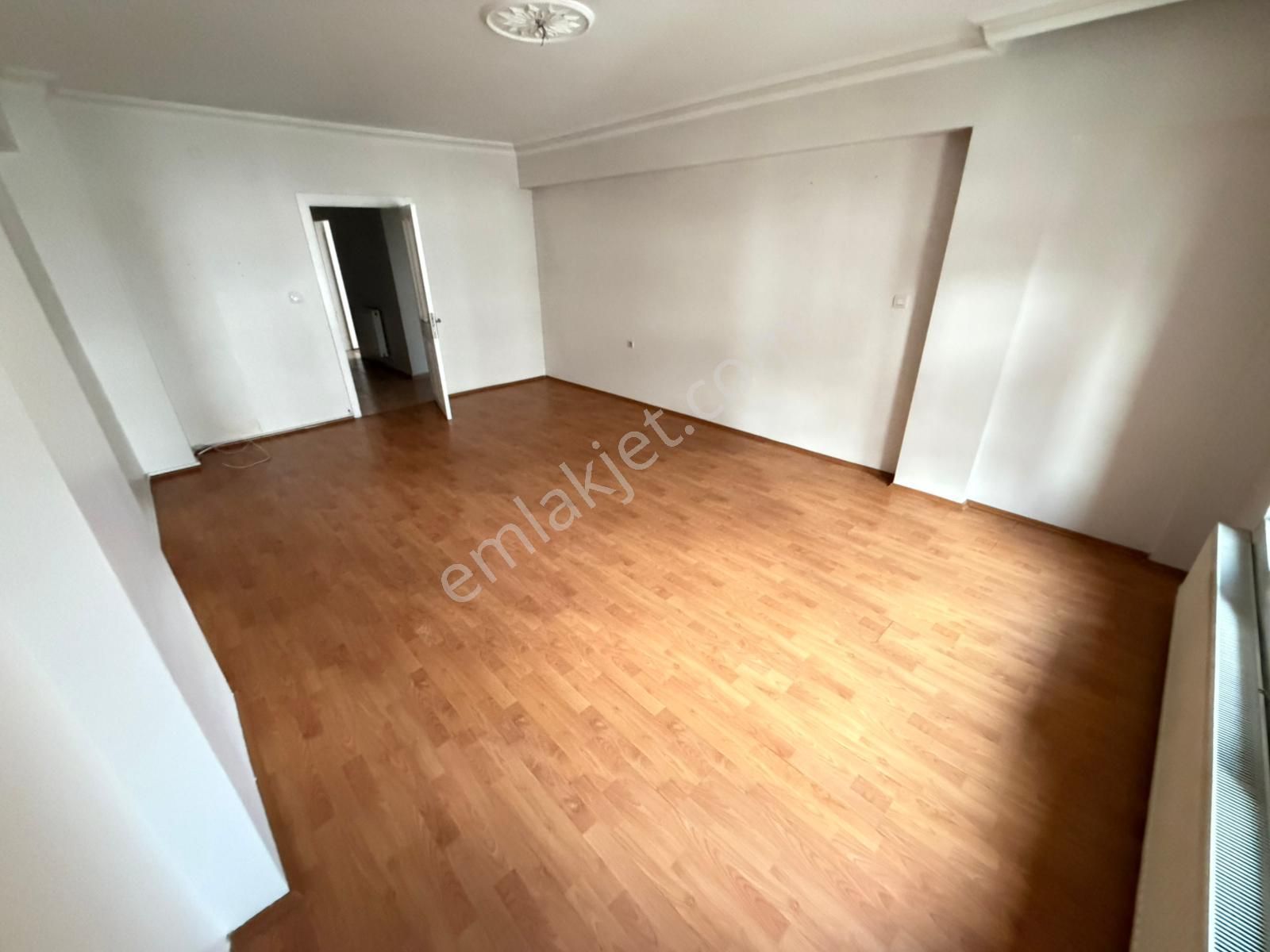 Vatan'da Ufuktepe'de Cadde Üstü Ara Kat Masrafsız Çift Balkonlu Kupon Daire - Görsel 23