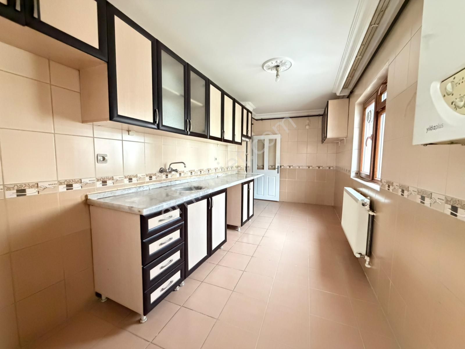 Vatan'da Ufuktepe'de Cadde Üstü Ara Kat Masrafsız Çift Balkonlu Kupon Daire - Görsel 5