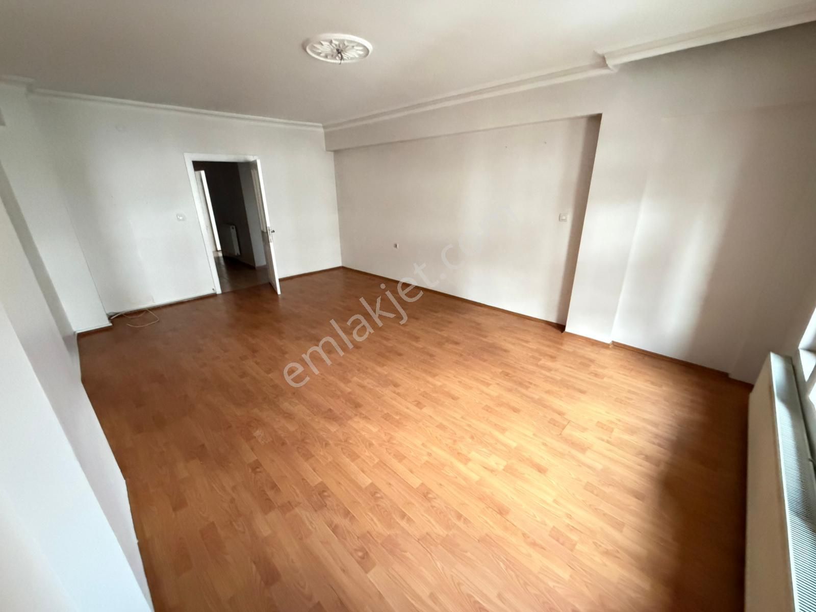 Vatan'da Ufuktepe'de Cadde Üstü Ara Kat Masrafsız Çift Balkonlu Kupon Daire - Görsel 7