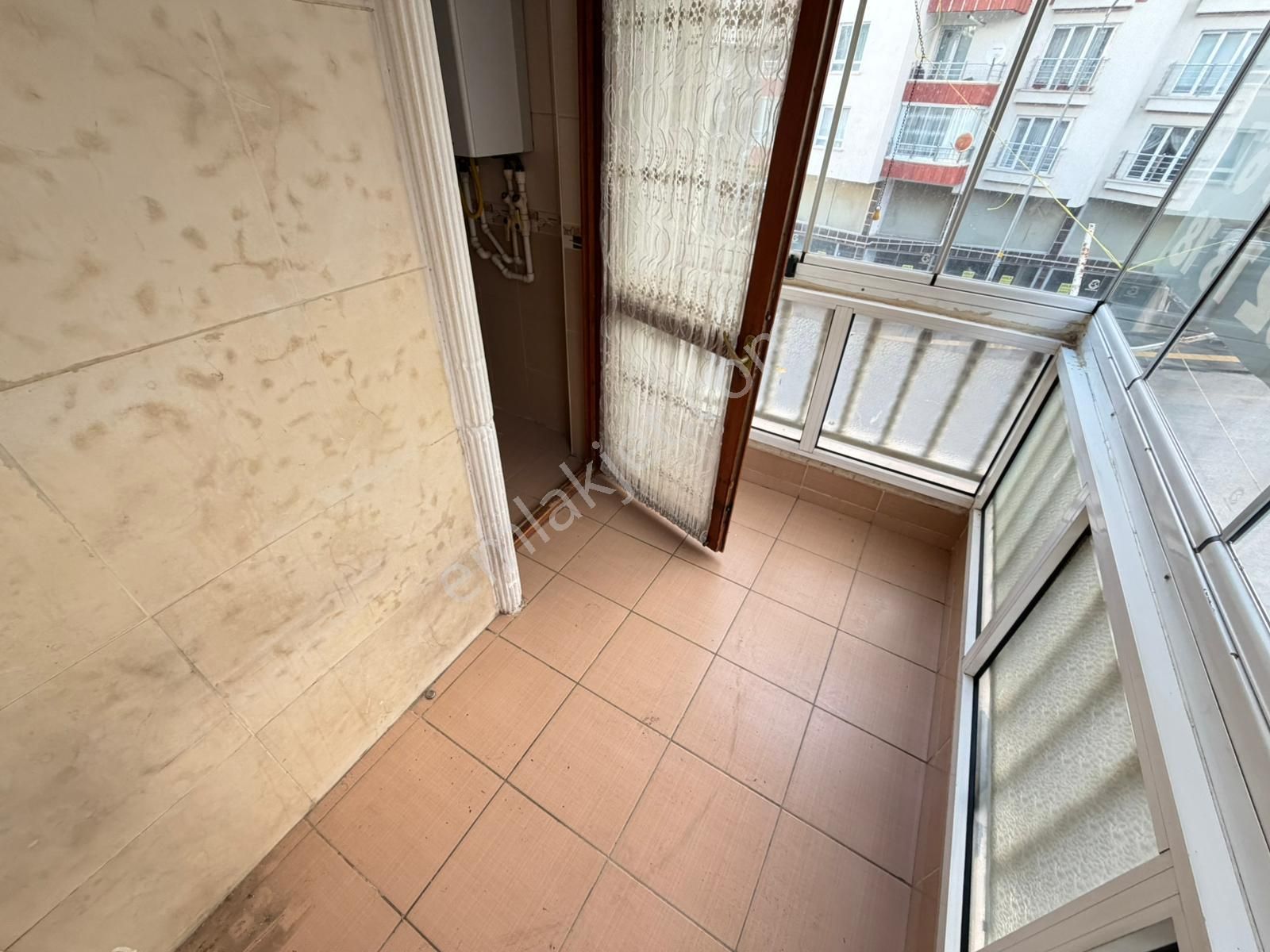 Vatan'da Ufuktepe'de Cadde Üstü Ara Kat Masrafsız Çift Balkonlu Kupon Daire - Görsel 16