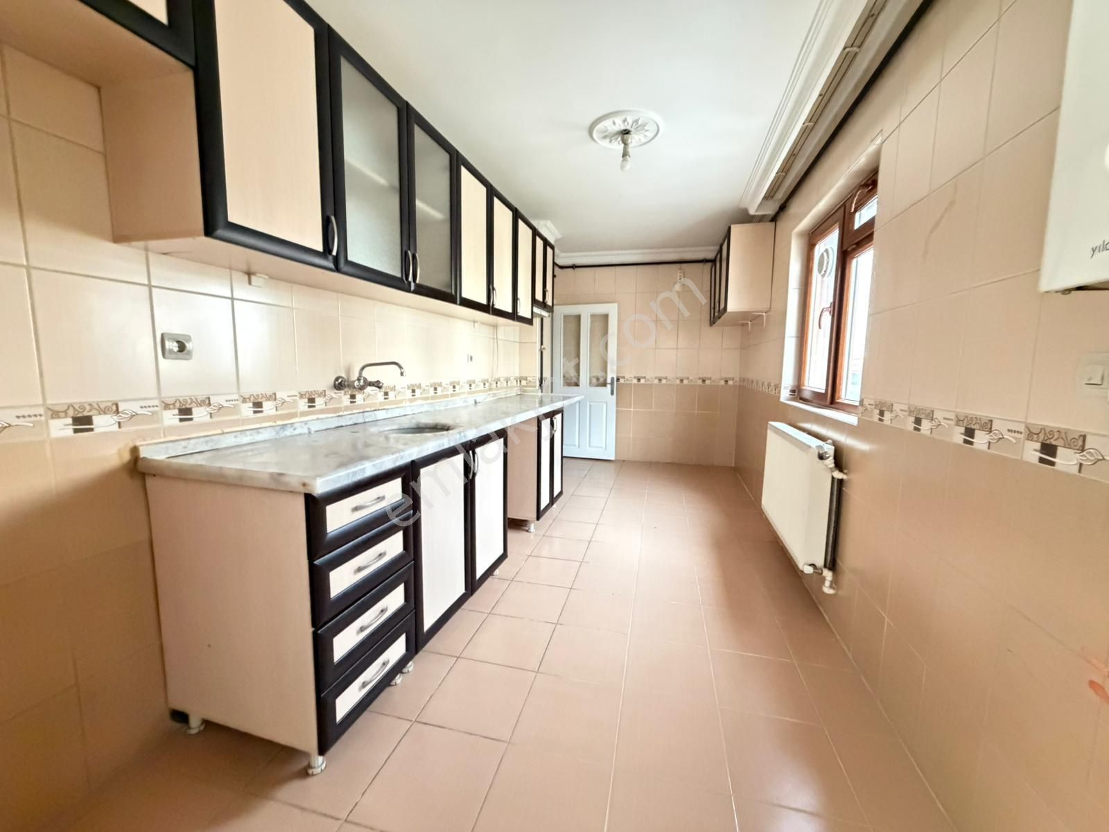 Vatan'da Ufuktepe'de Cadde Üstü Ara Kat Masrafsız Çift Balkonlu Kupon Daire - Görsel 22