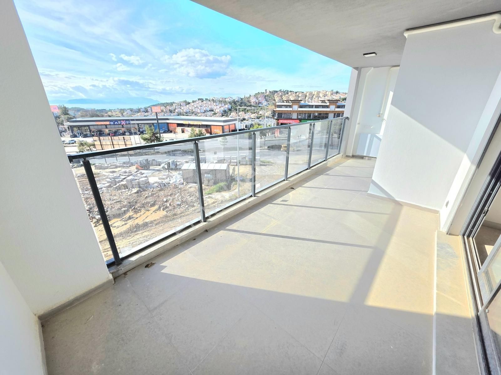 Kuşadasında Deniz Manzaralı Lüks Site İçi Satılık Daireler - Görsel 17