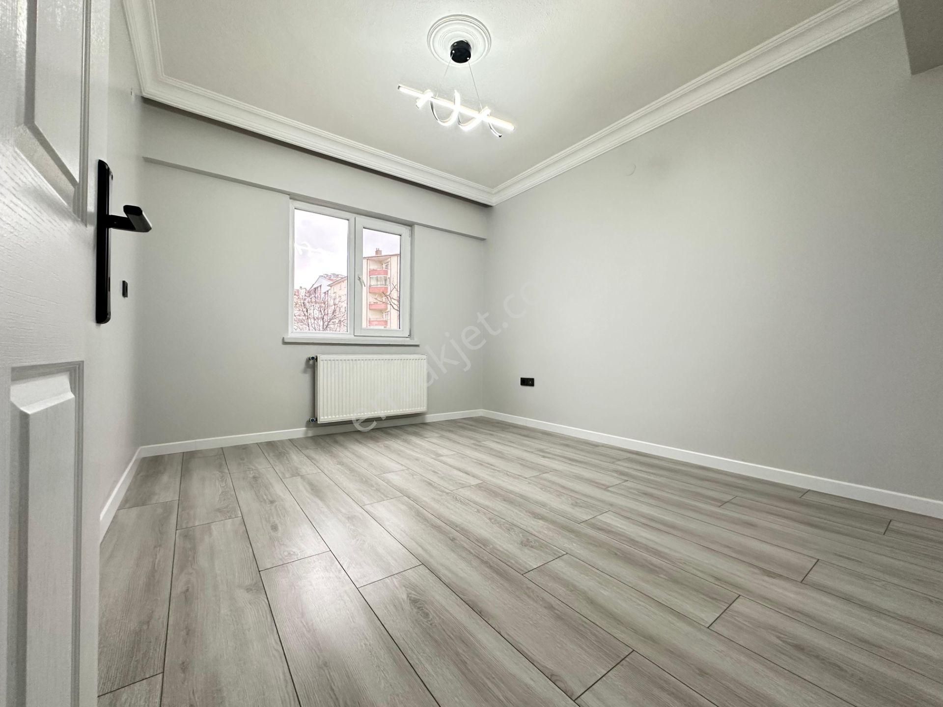 Pursaklar Mehmet Zengin Emlak'tan Merkez Mah. 1.kat 3+1 Ful Yapılı Daire - Görsel 14