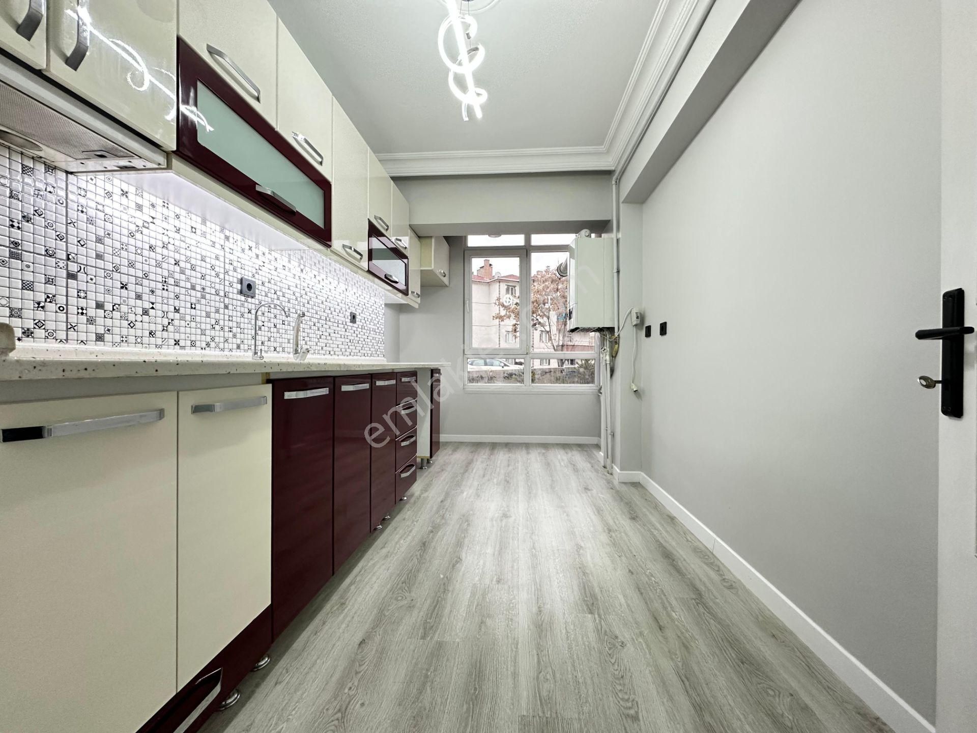 Pursaklar Mehmet Zengin Emlak'tan Merkez Mah. 1.kat 3+1 Ful Yapılı Daire - Görsel 4