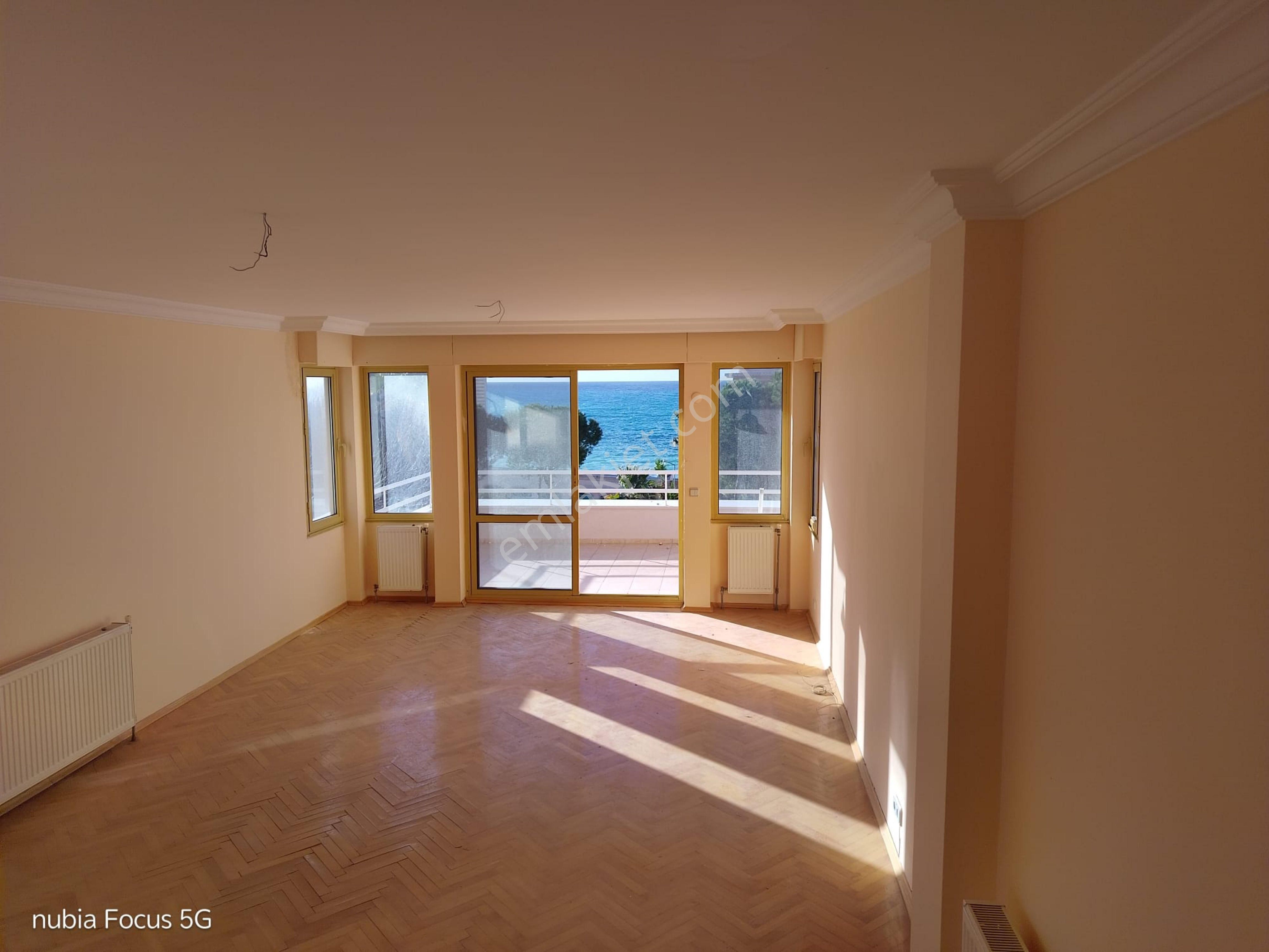 Denize Sıfır Nezih Bir Sitede Deniz Manzaralı 3+1 Satılık Daire - Görsel 4