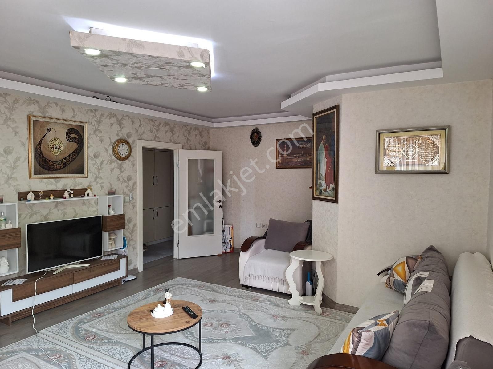 Keçiören Belediyesine 200 Metre, Merkezi Lokasyon, 3+1, Yapılı