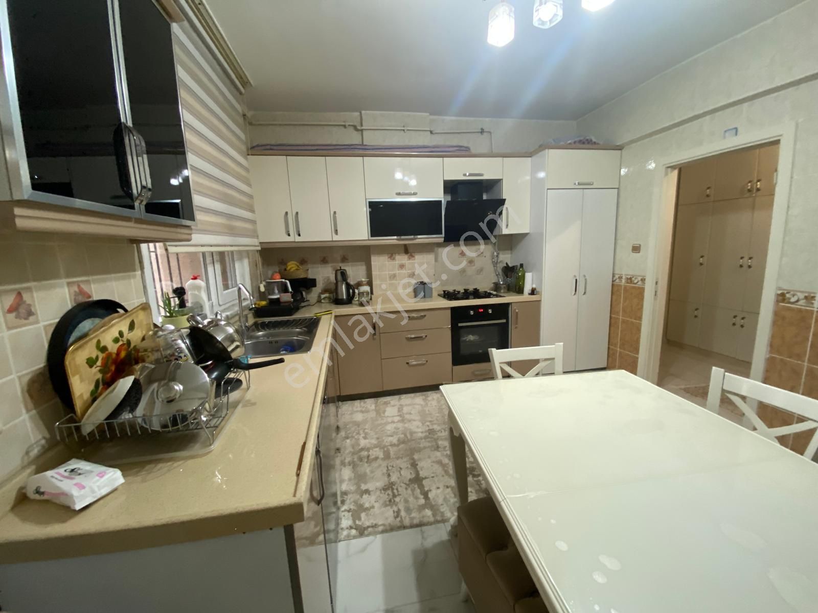 Bahçelievler Medicana Yakını 185 M² 1.kat 3+1 Açık Otoparklı - Görsel 2